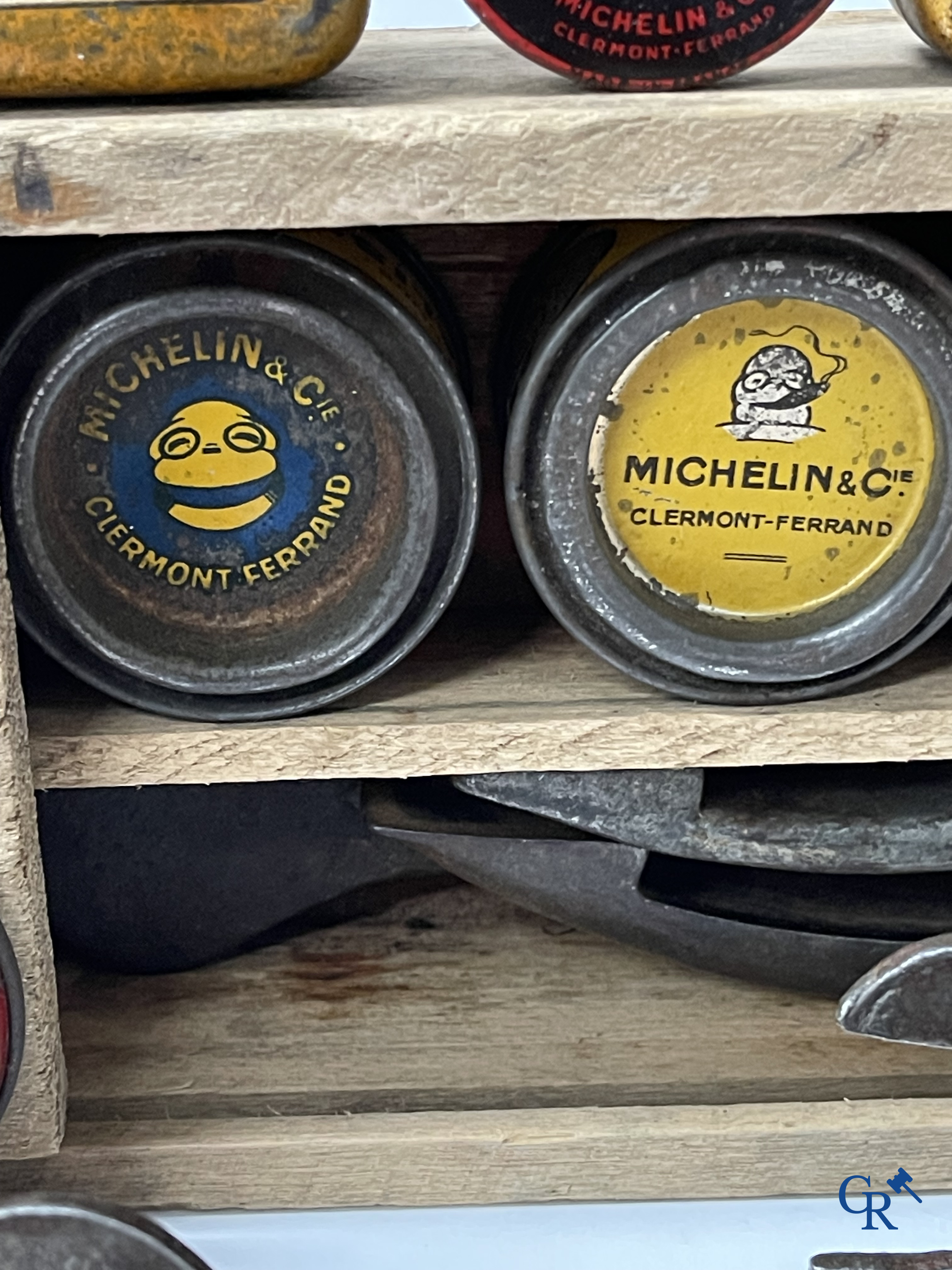 Michelin, an interesting lot with Michelin objects, mainly from the 1920's and 1930's.