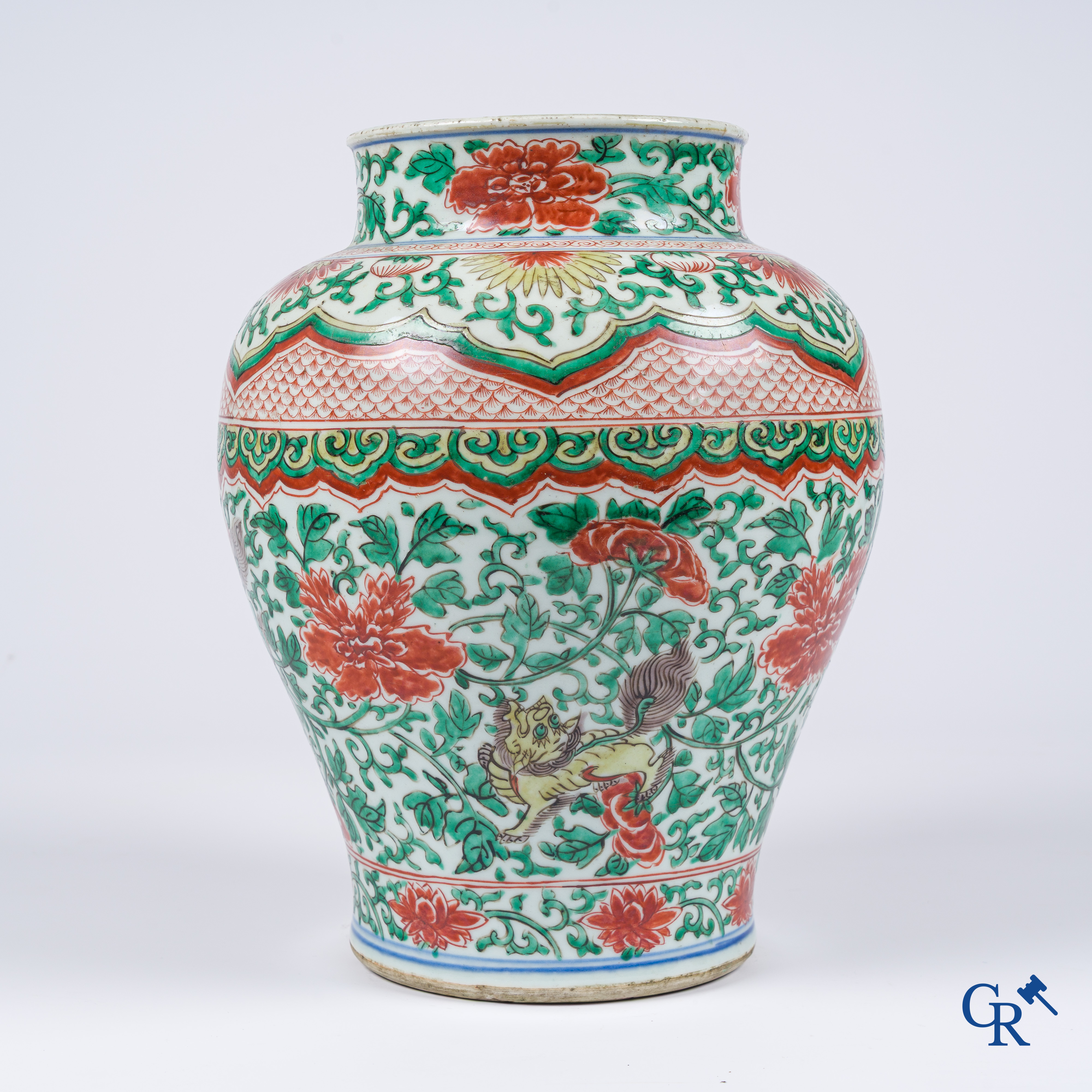 Asian Art, Chinese porcelain. A large Chinese Wucai vase. 17th century.
