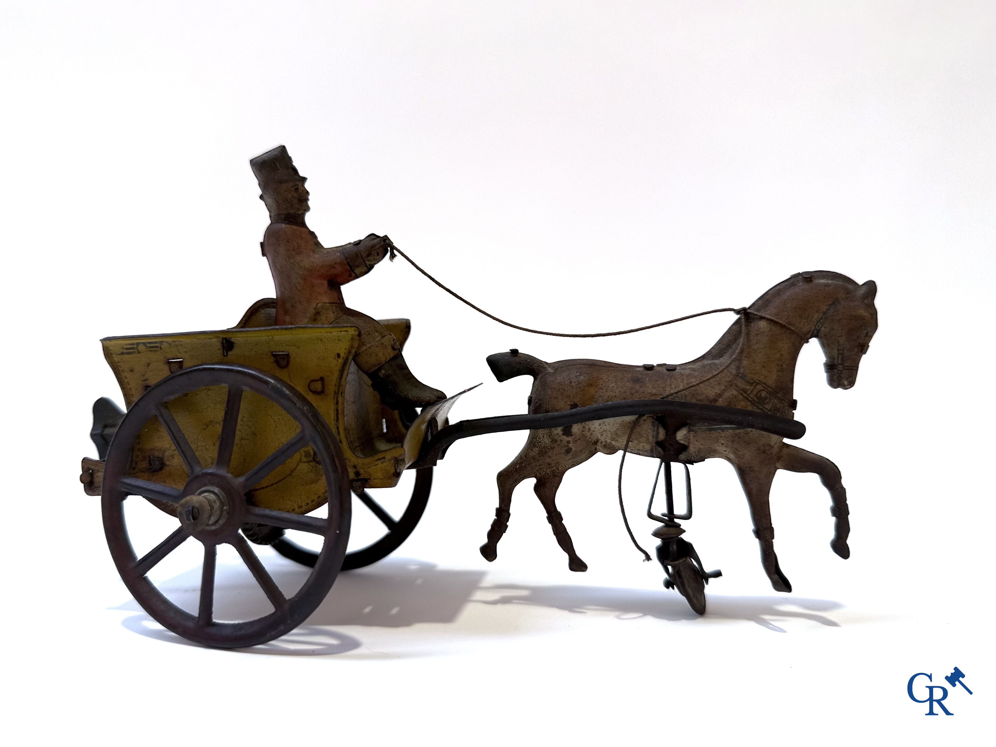 Old toys, 2 carriages with horse in painted tin. Germany (Märklin?) and France. Circa 1910.
