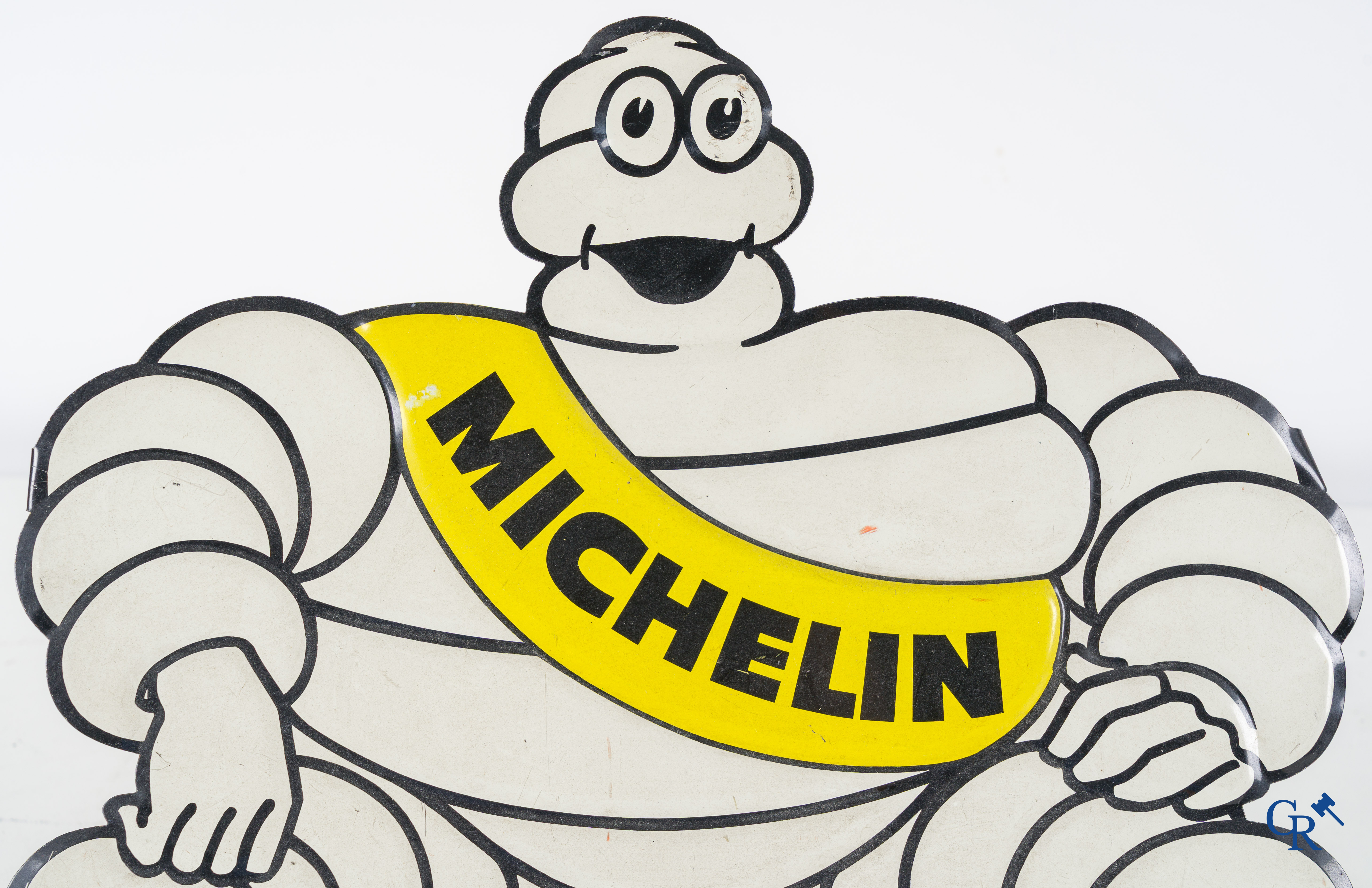 Michelin. Bibendum, amusante publiciteitshouder in relief. Bedrukt blik, Printed in France. 60'er jaren.