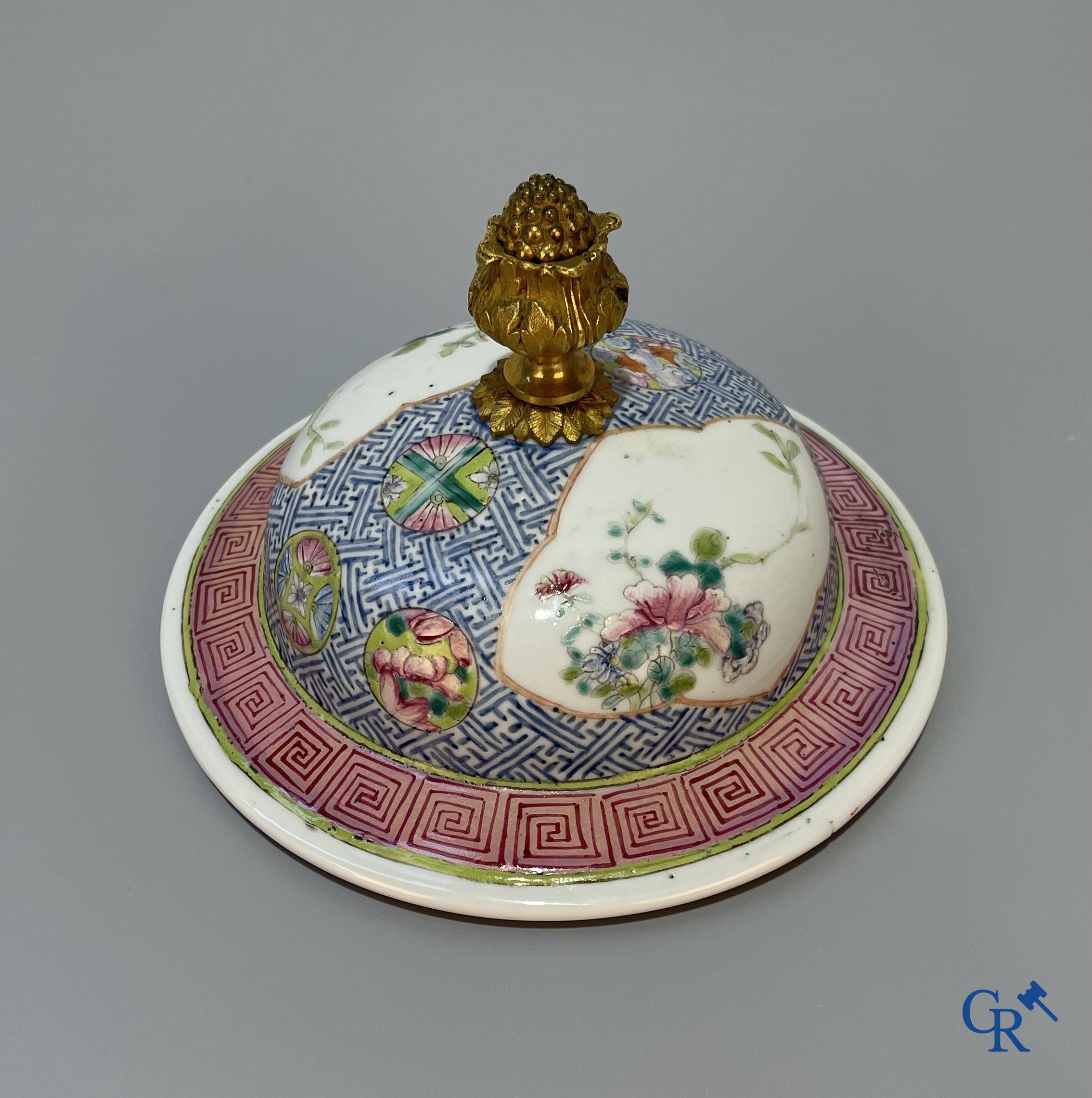 Asian Art, Chinese porcelain, a finely decorated Chinese famille rose vase with bronze. 19th century.