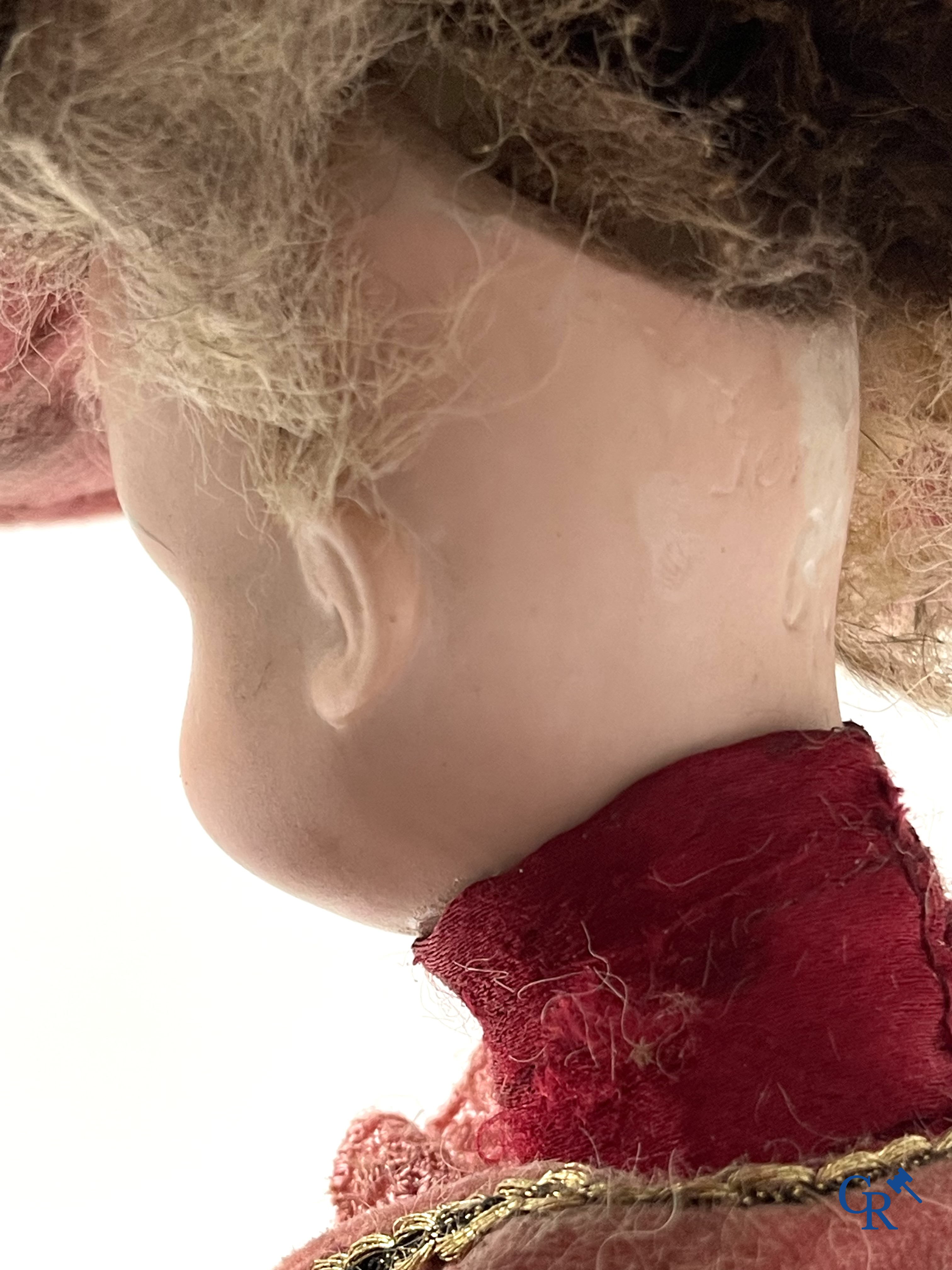 An automaton in the manner of Phalibois, with music, moving head in porcelain and moving hands. Around 1900.