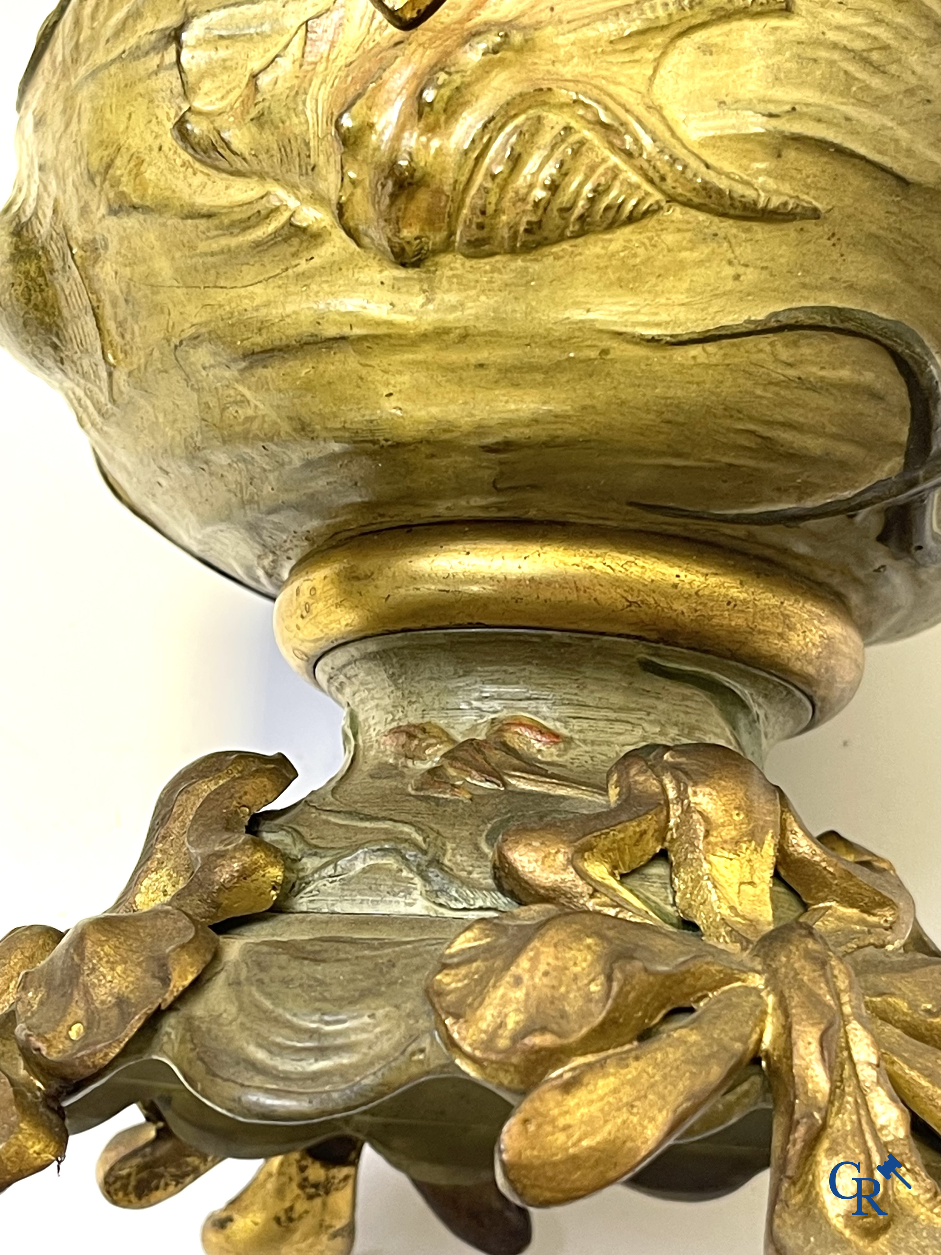 Art Nouveau, een uitzonderlijk 3-delig koud beschilderde bronzen schouwgarnituur met zeedieren. Circa 1900.