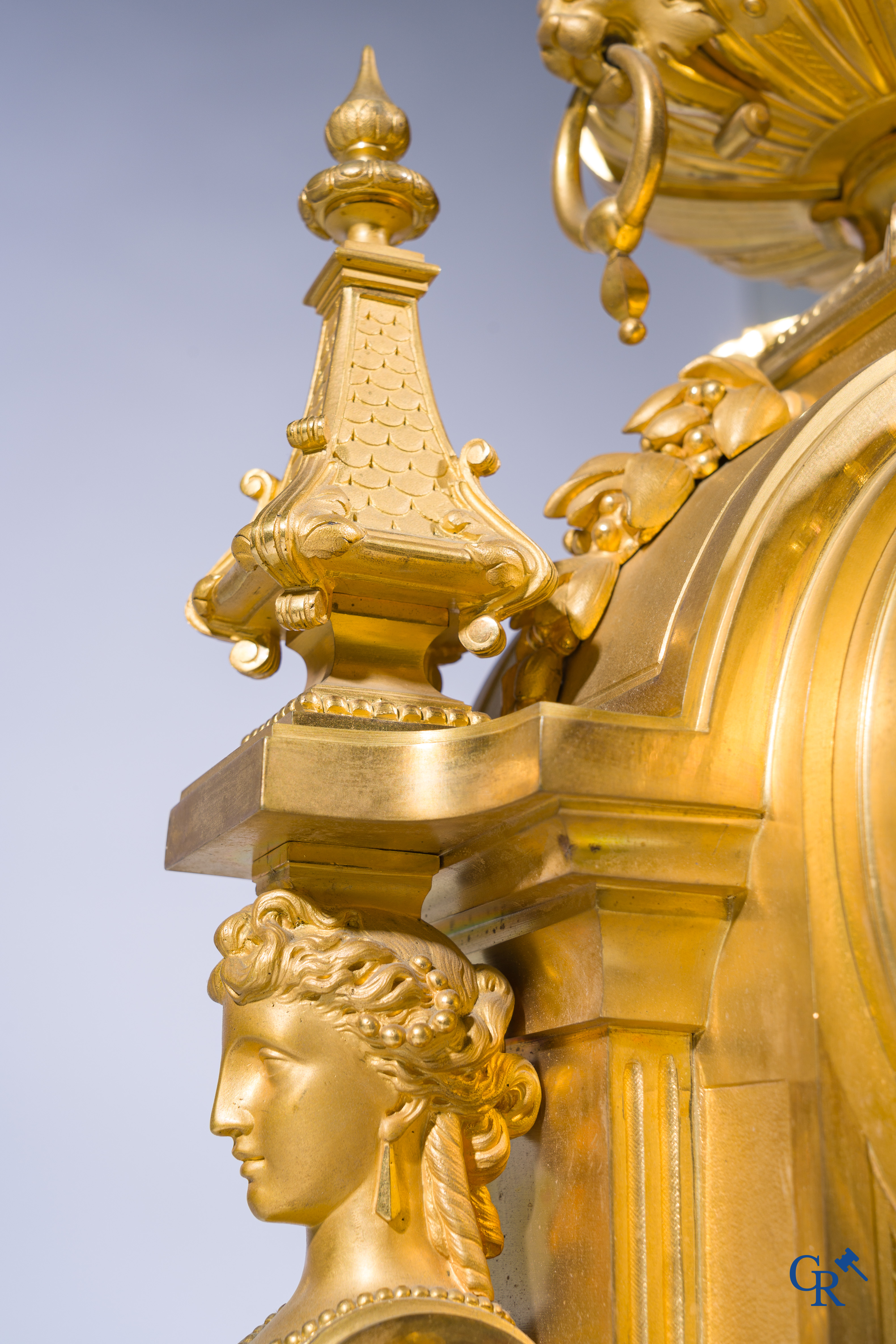 Charpentier & Cie, een imposante 3-delige schouwgarnituur in LXVI-stijl. Napoleon III-periode.