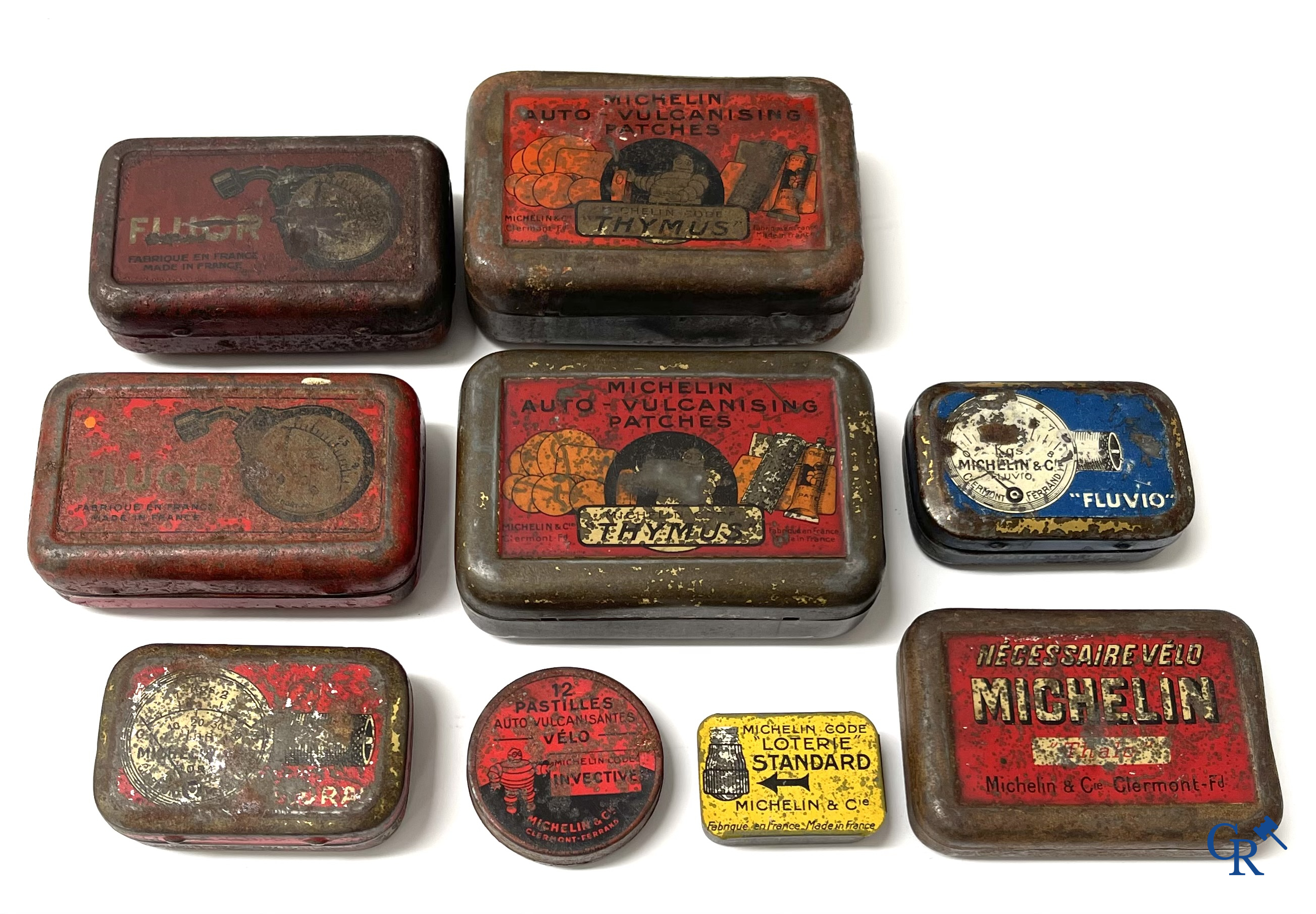 Michelin, een groot lot reclame objecten en meetinstrumenten voor Michelin banden.