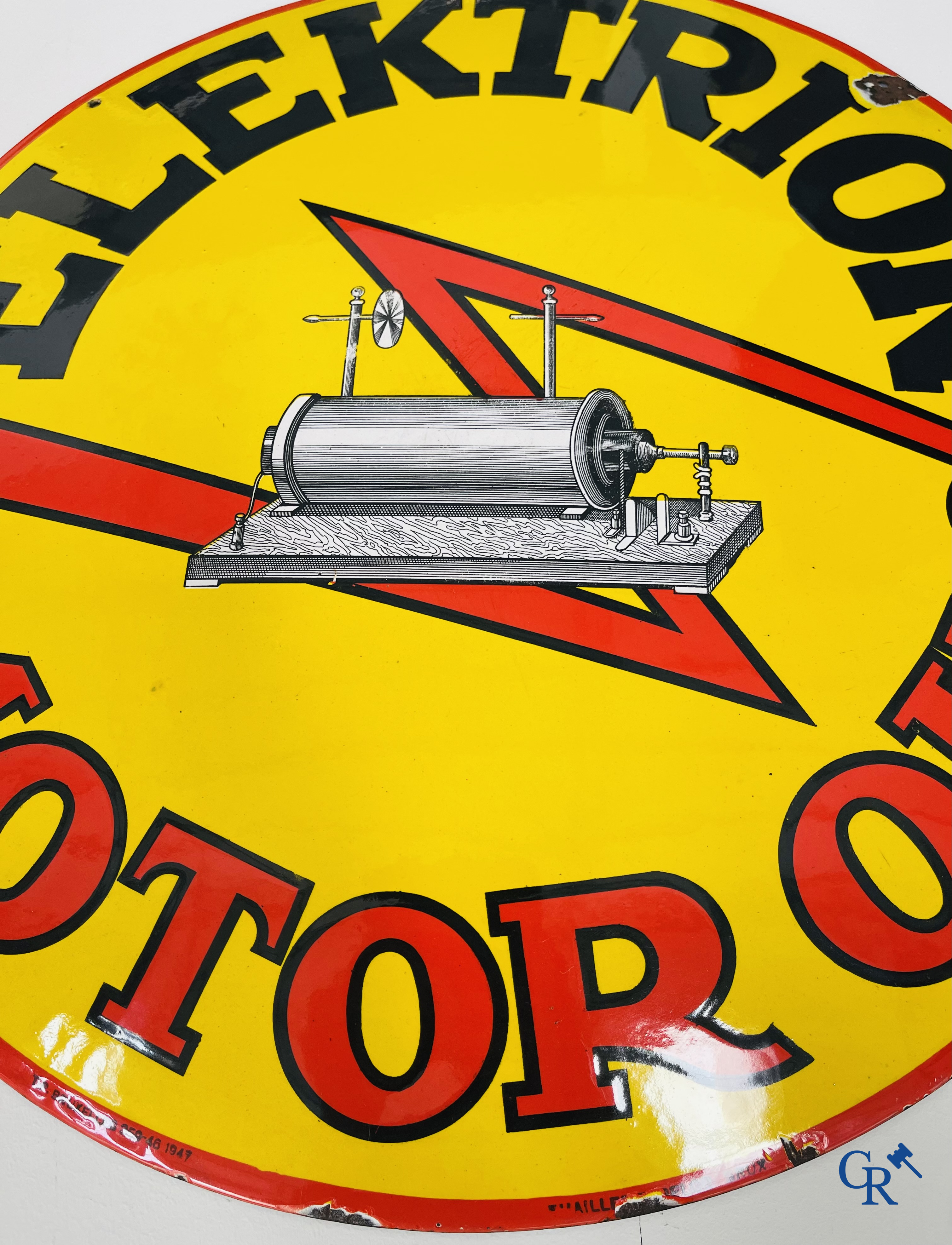 Elektrion Motor Oil. Enamel advertising sign for the Société des Huiles De Cavel and Roegiers in Ghent. Emaillerie Belge 1947.
