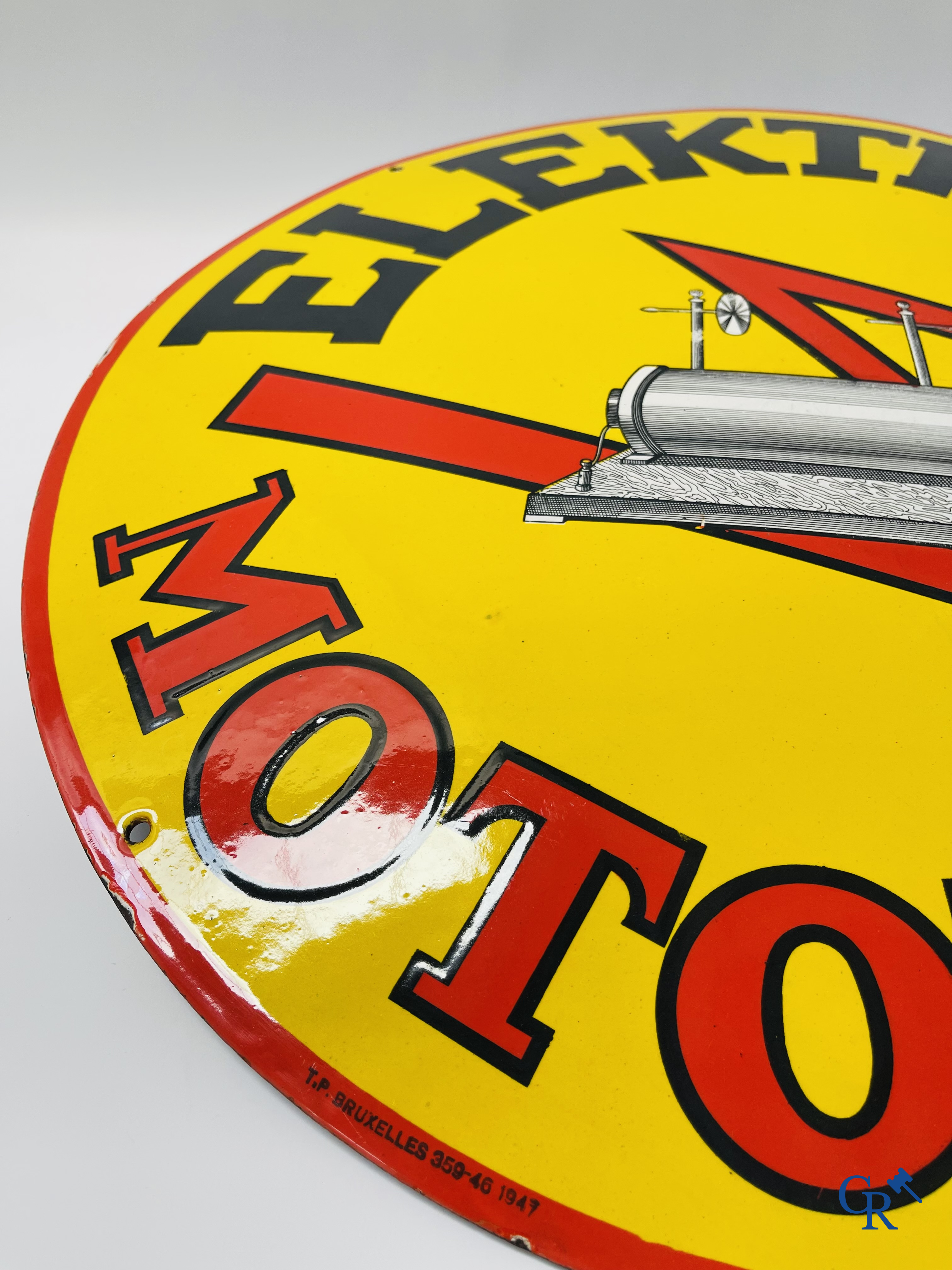 Elektrion Motor Oil. Enamel advertising sign for the Société des Huiles De Cavel and Roegiers in Ghent. Emaillerie Belge 1947.