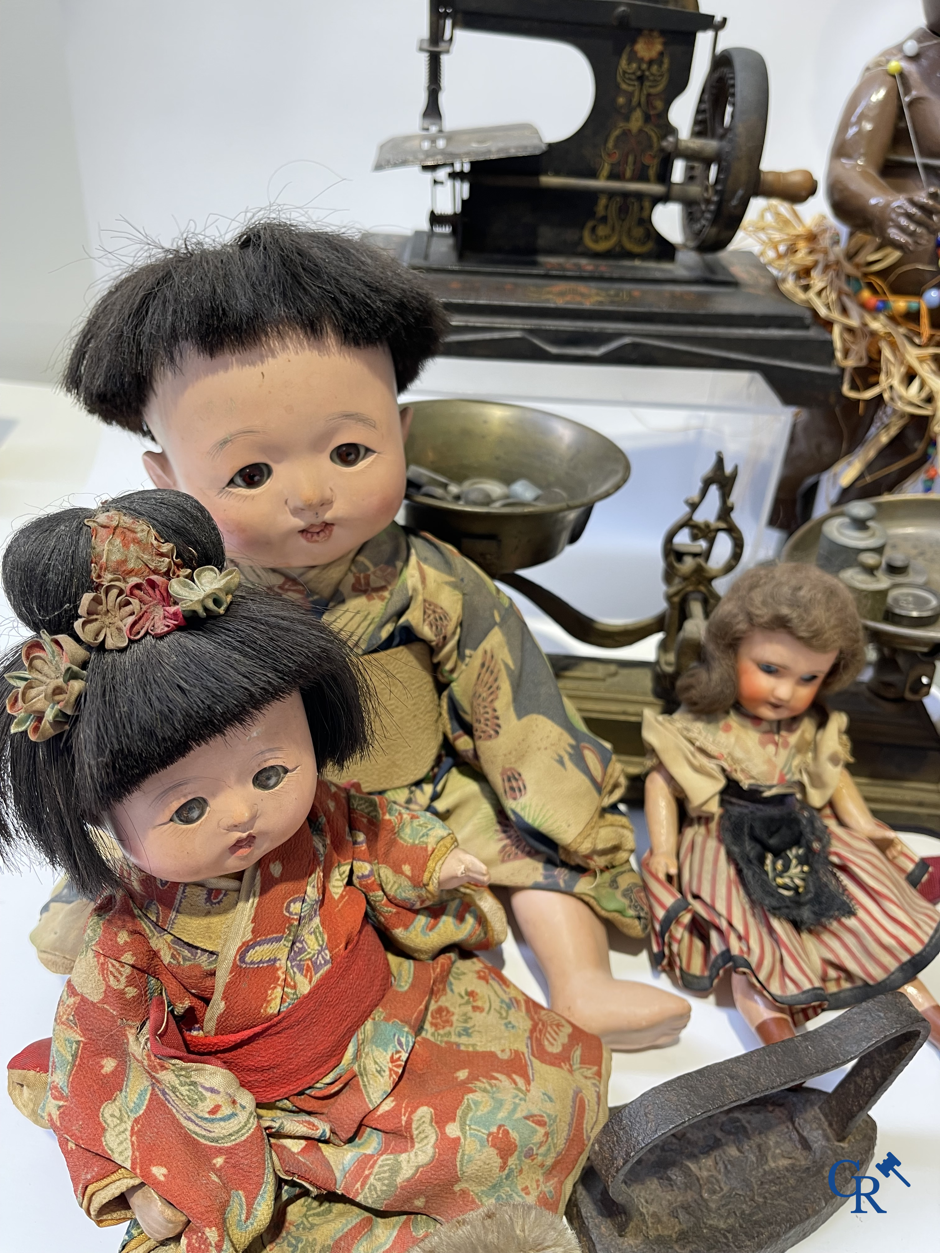 Old toys, a big lot with different antique dolls and collectibles.