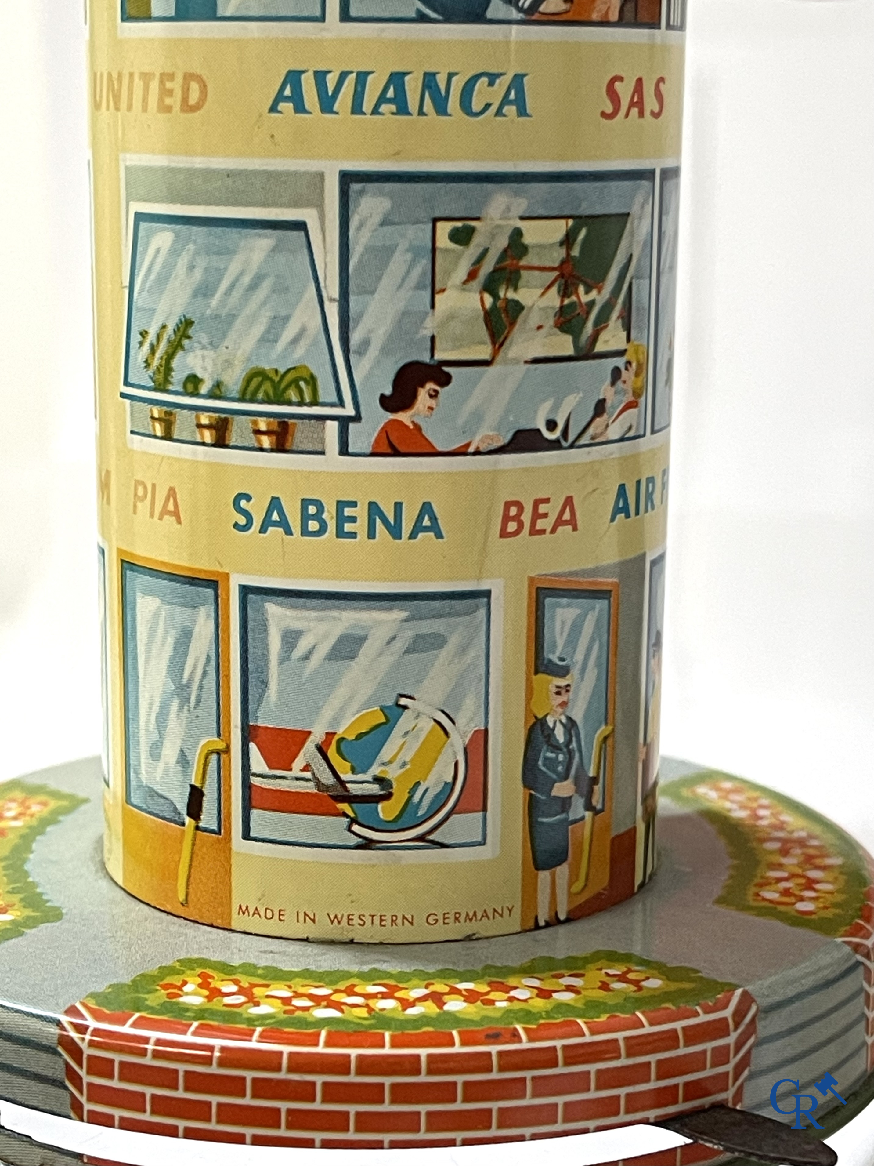 Oud speelgoed, een groot lot mechanisch blikken speelgoed, hoofdzakelijk Western Germany en Japanse makelij.