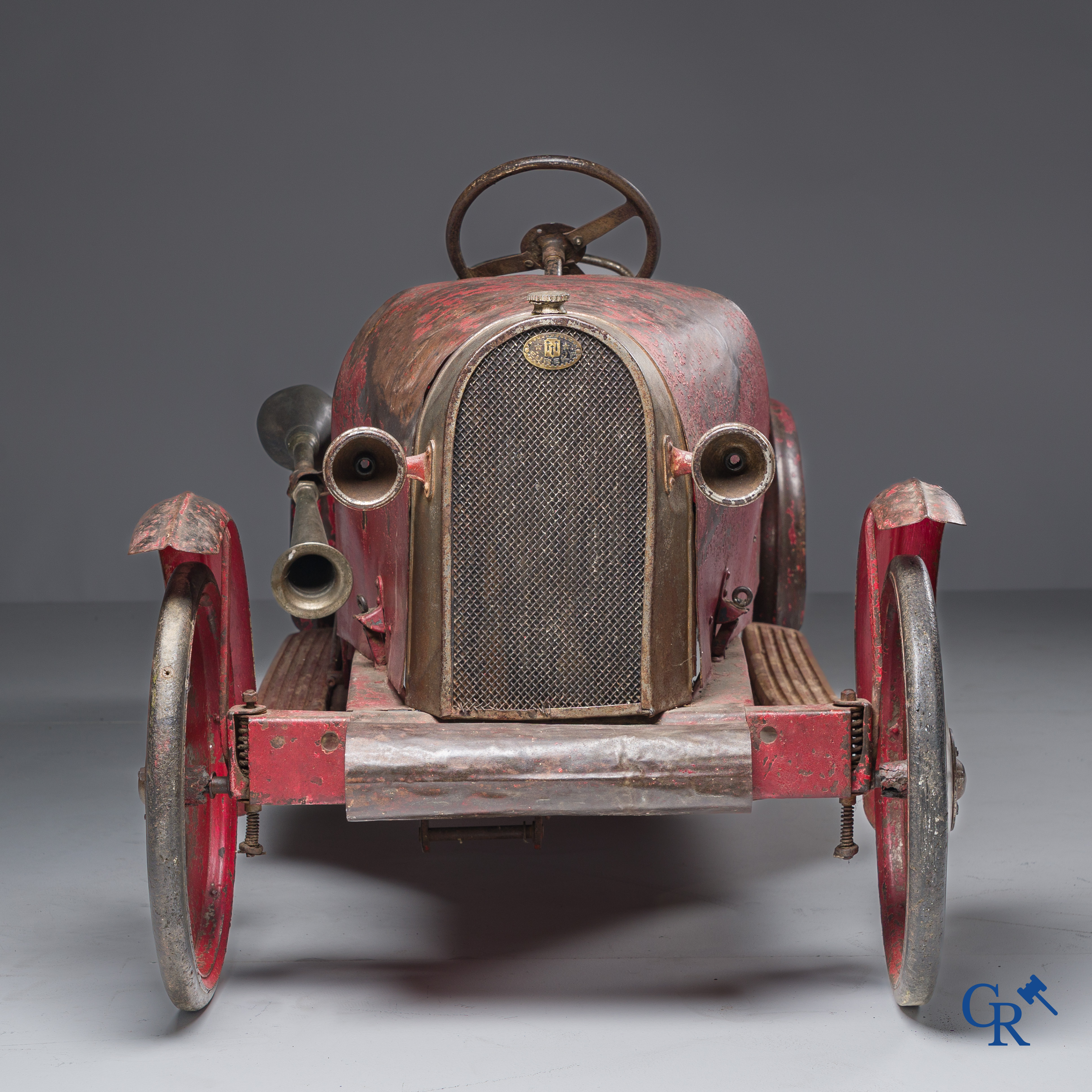 Euréka, uitzonderlijke duo-zit pedaalwagen, Type Bugatti in zijn volledige originele toestand. Frankrijk 1928-1930.