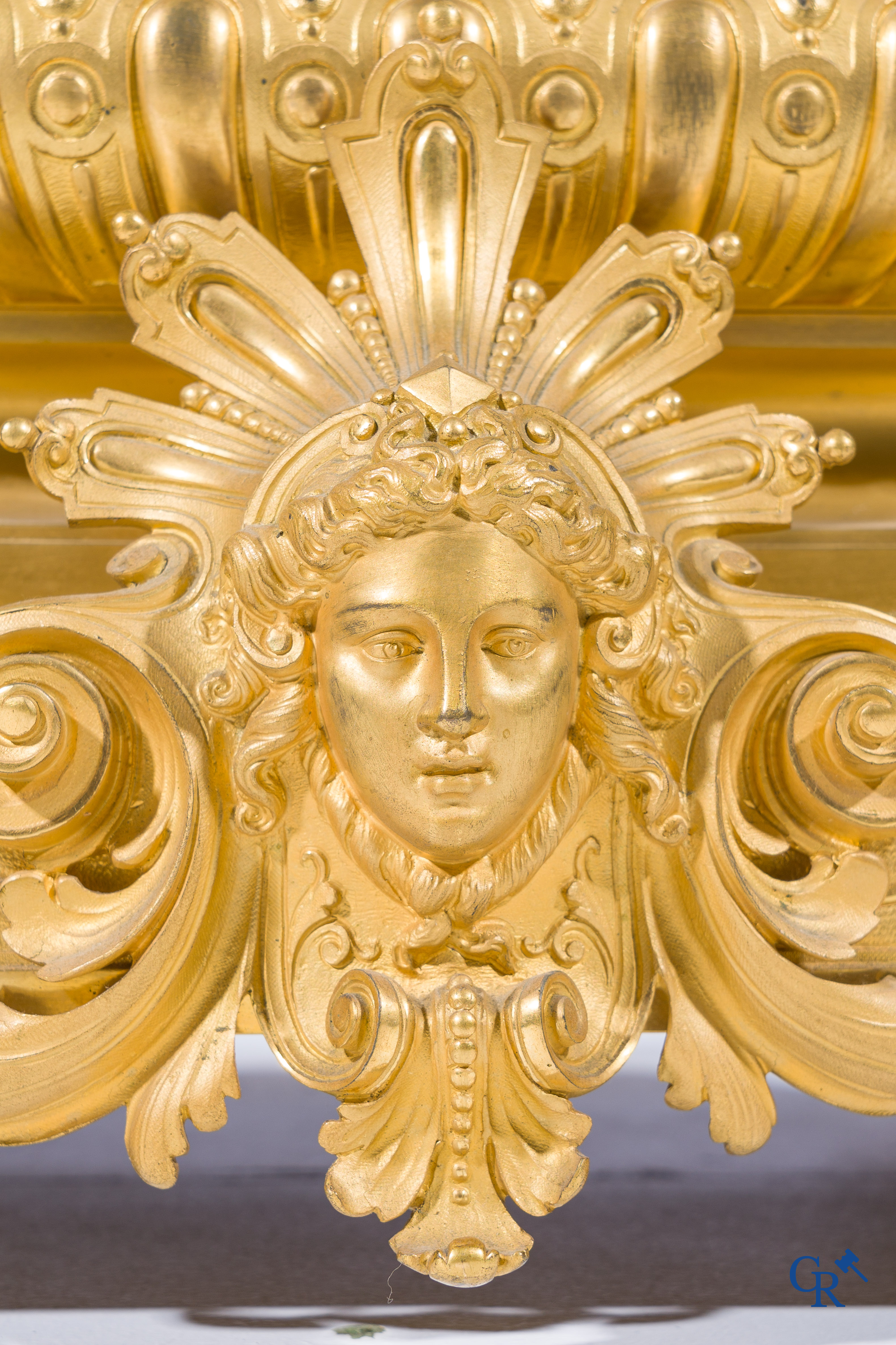 Charpentier & Cie, een imposante 3-delige schouwgarnituur in LXVI-stijl. Napoleon III-periode.