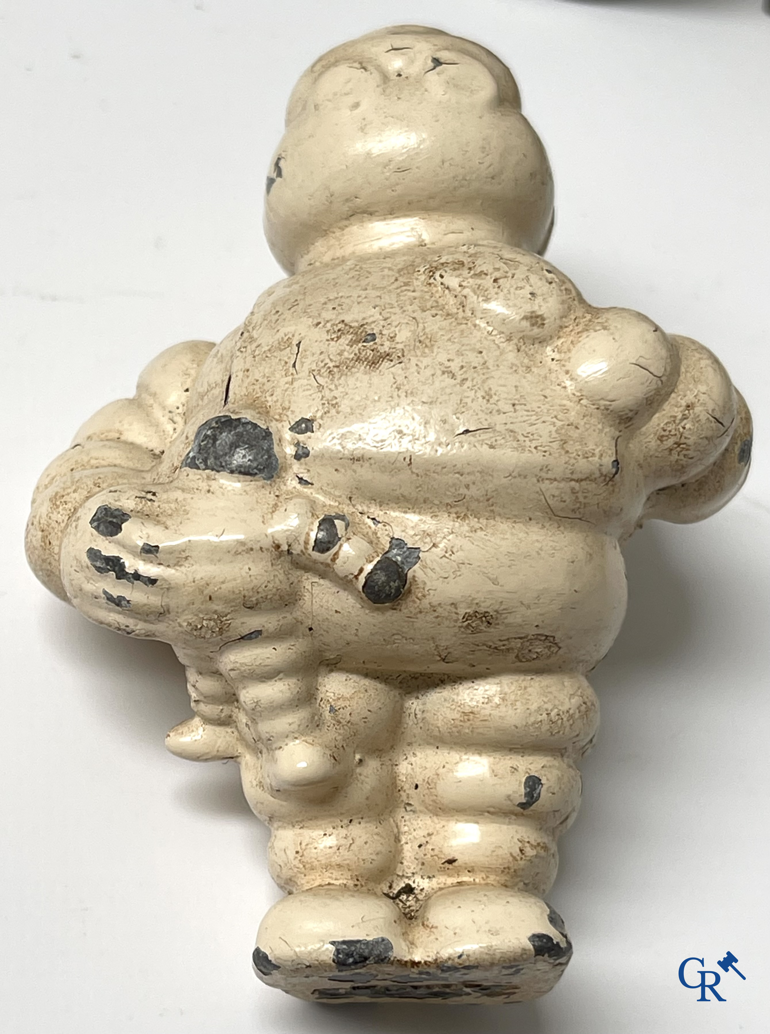 Michelin, een groot lot reclame objecten en meetinstrumenten voor Michelin banden.