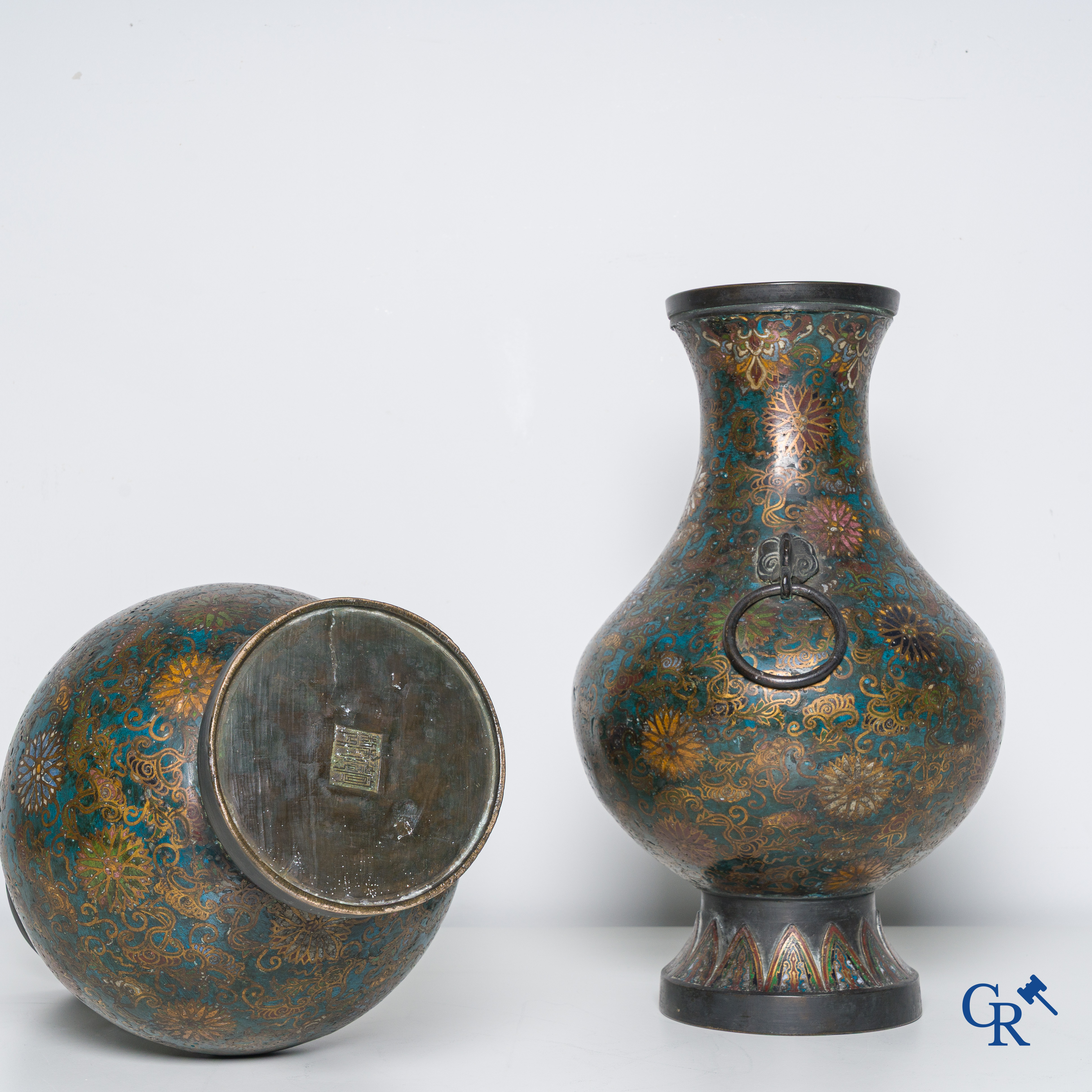 Asian Art, a pair of Chinese vases in cloisonné. Marked.