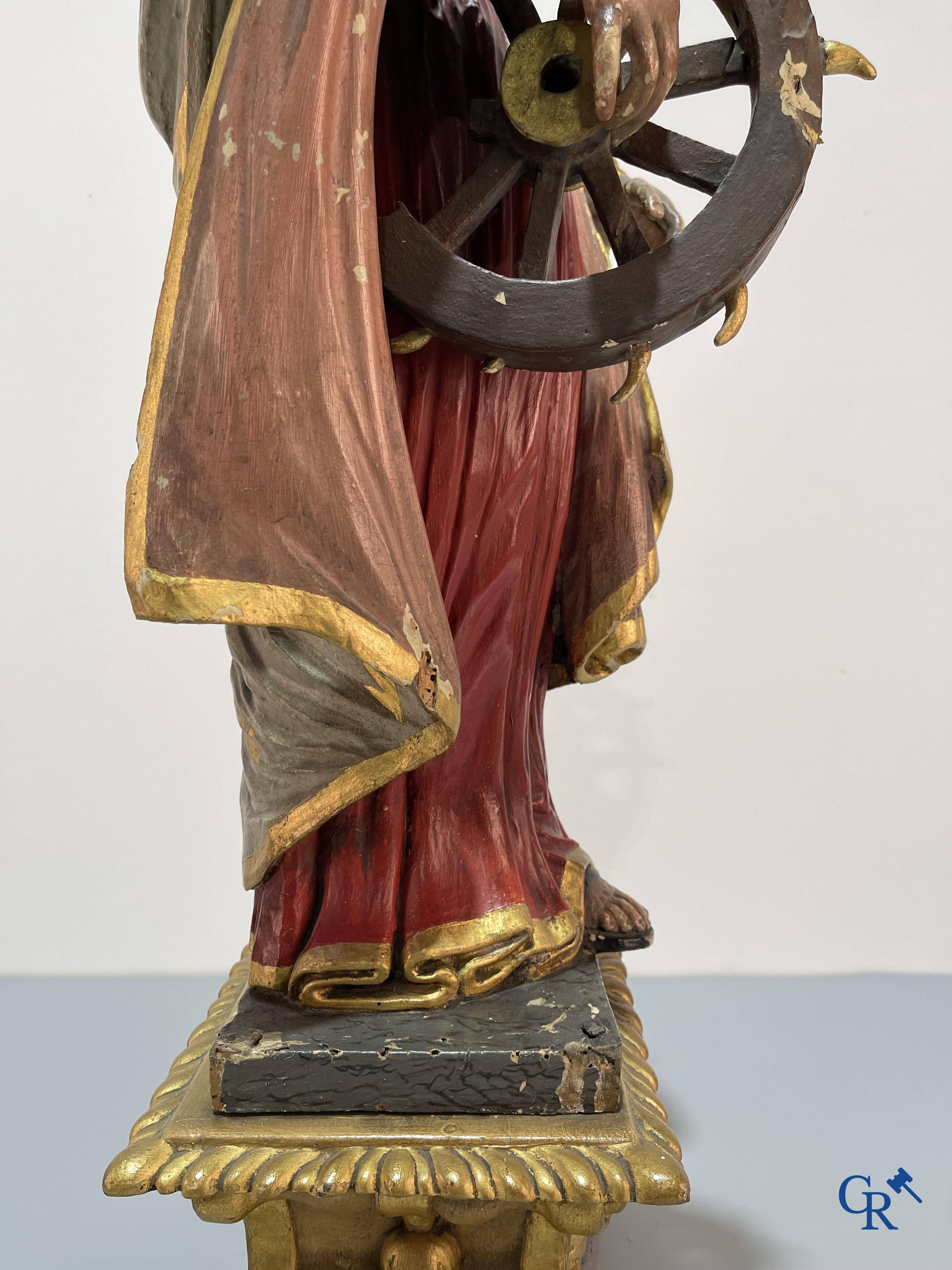 Religious objects, a finely carved and polychrome wooden statue of Saint Catherine in Baroque style. 18th century.