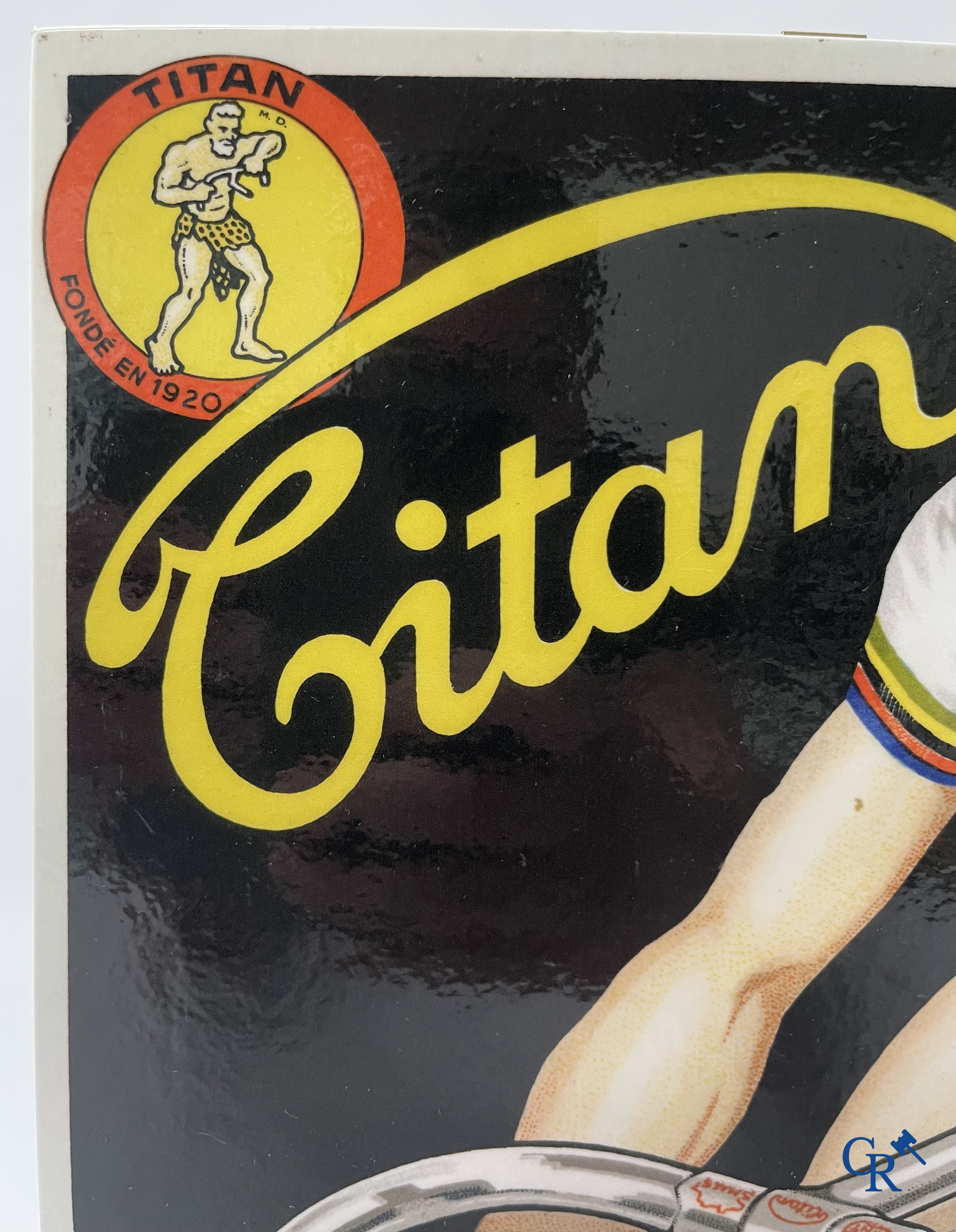 Titan, een publiciteit in geplastificeerd karton voor racefiets sturen. Publi-Art Bruxelles.