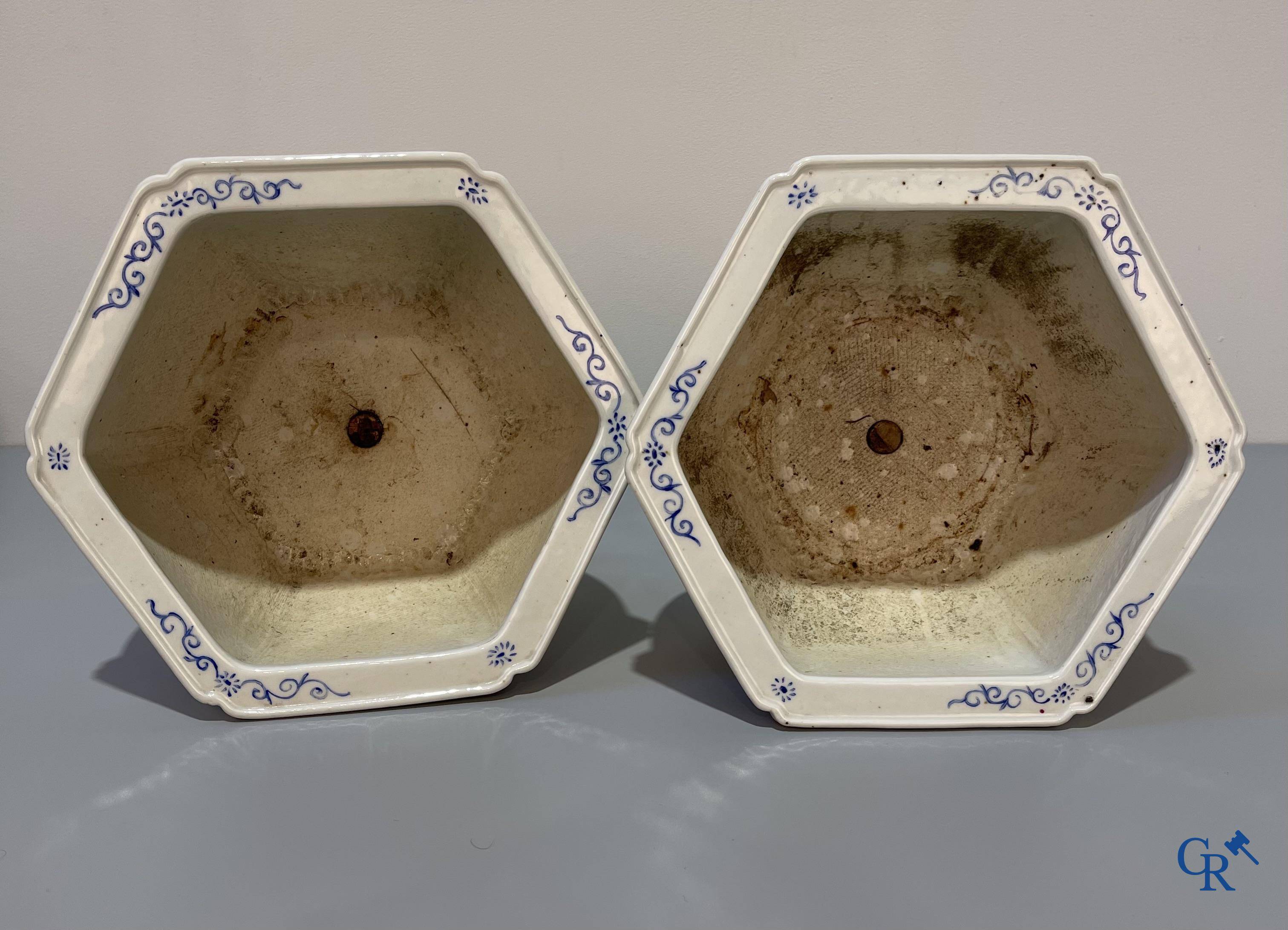 Asian Art, Chinese porcelain, a pair of hexagonal Chinese famille rose jardinieres. 19th century.