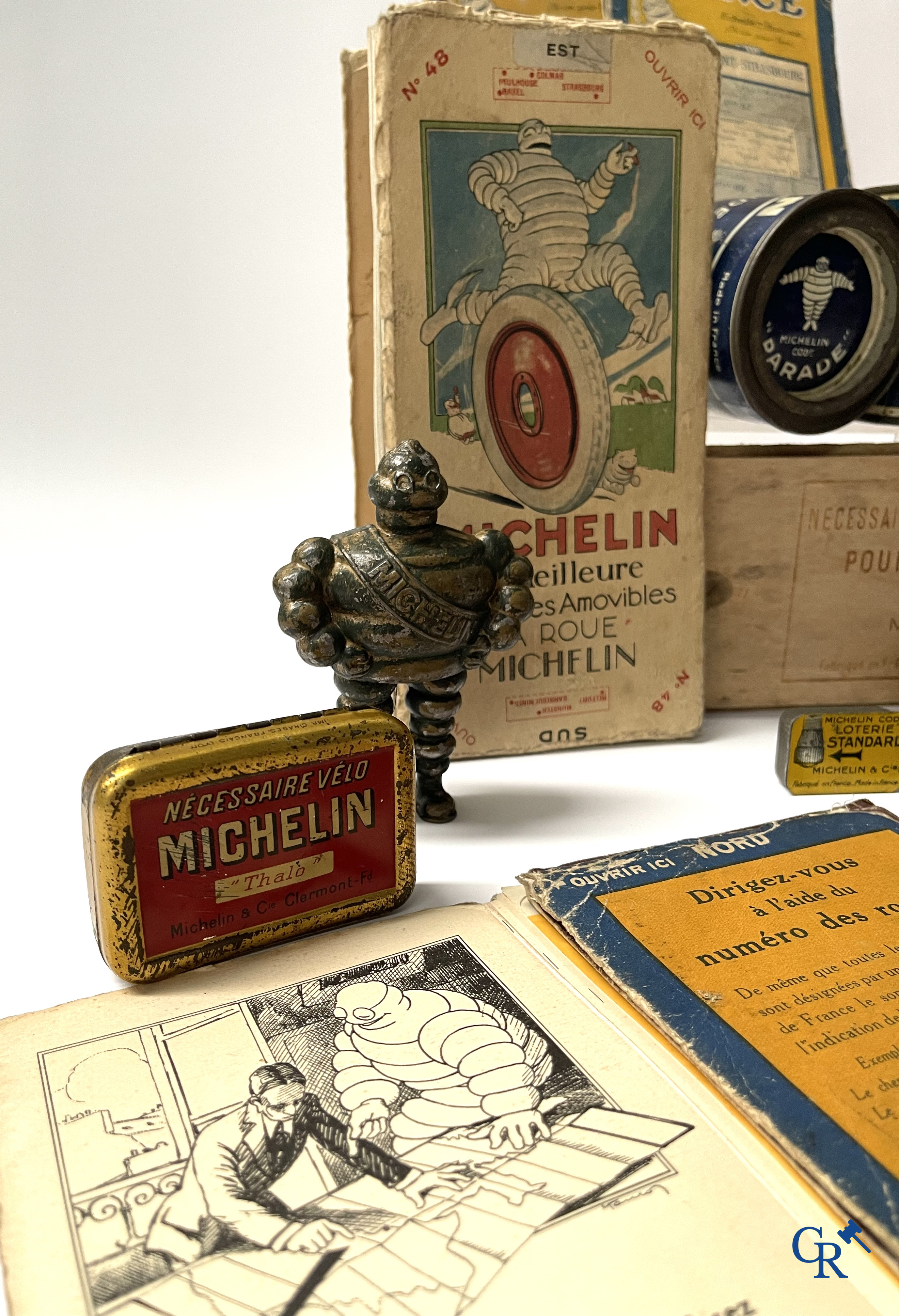 Michelin, an interesting lot with Michelin objects, mainly from the 1920's and 1930's.