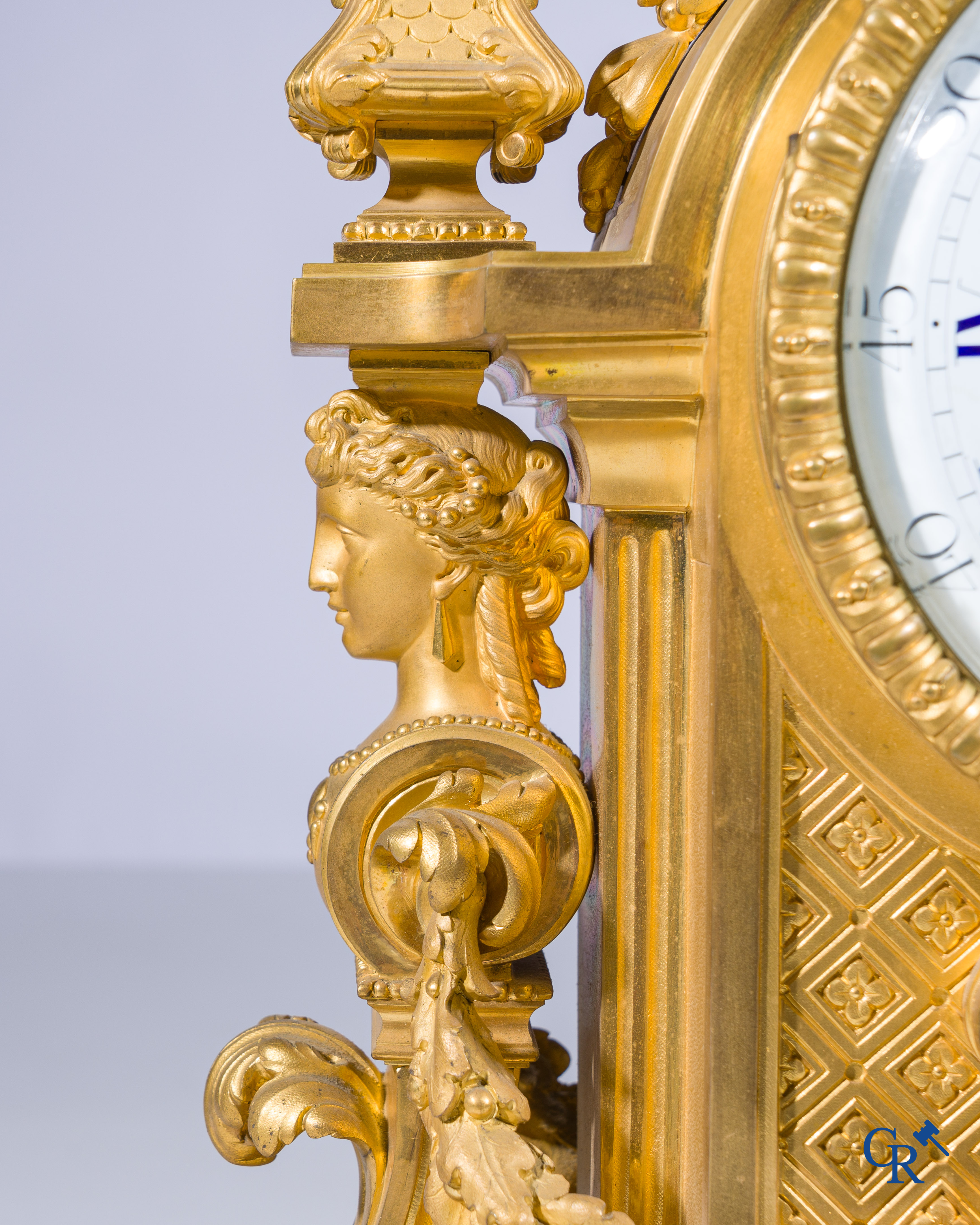 Charpentier & Cie, een imposante 3-delige schouwgarnituur in LXVI-stijl. Napoleon III-periode.