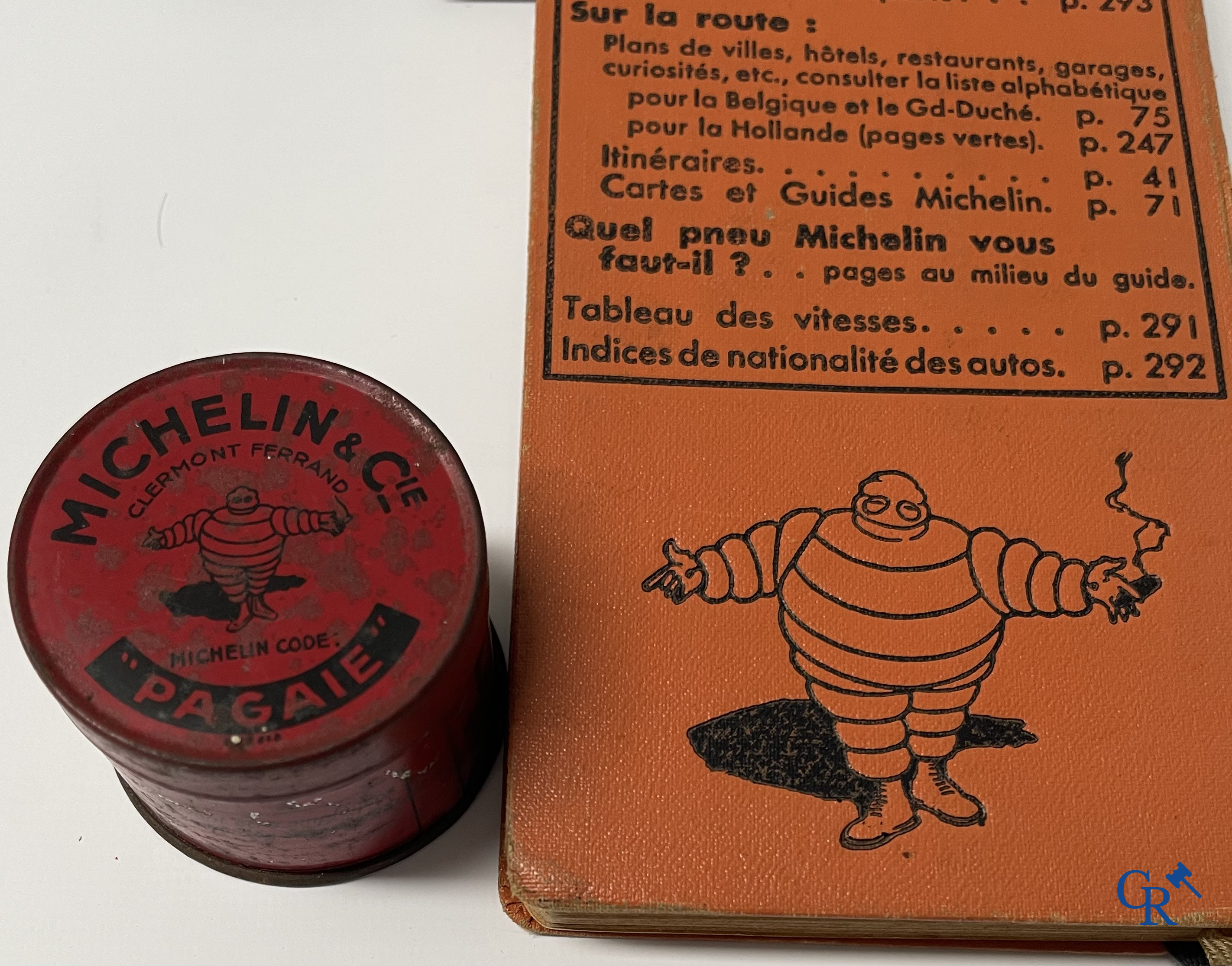 Michelin, an interesting lot with Michelin objects, mainly from the 1920's and 1930's.