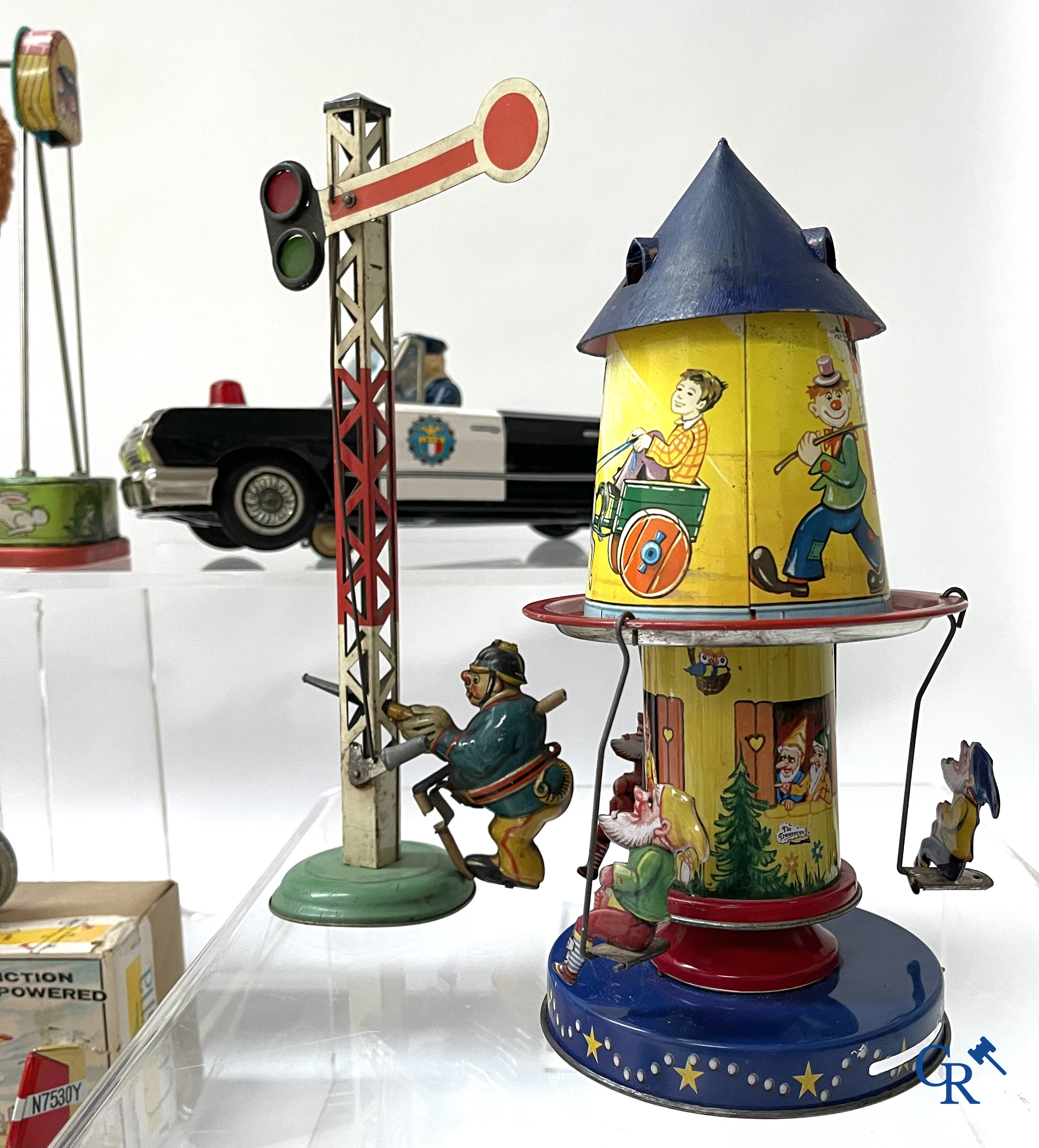 Oud speelgoed, een groot lot mechanisch blikken speelgoed, hoofdzakelijk Western Germany en Japanse makelij.