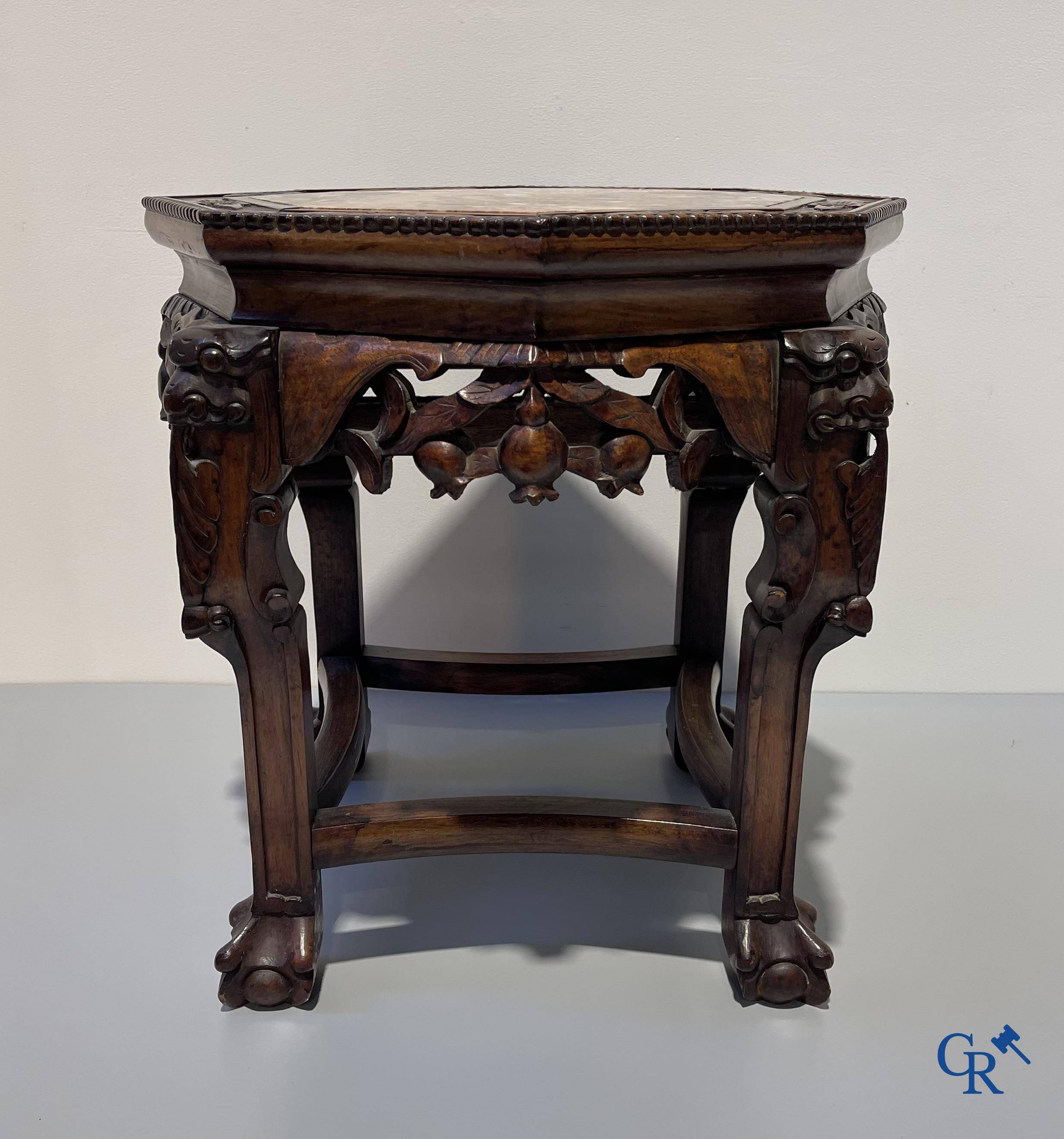 Art Asiatique, 2 piedestals en bois dur chinois.