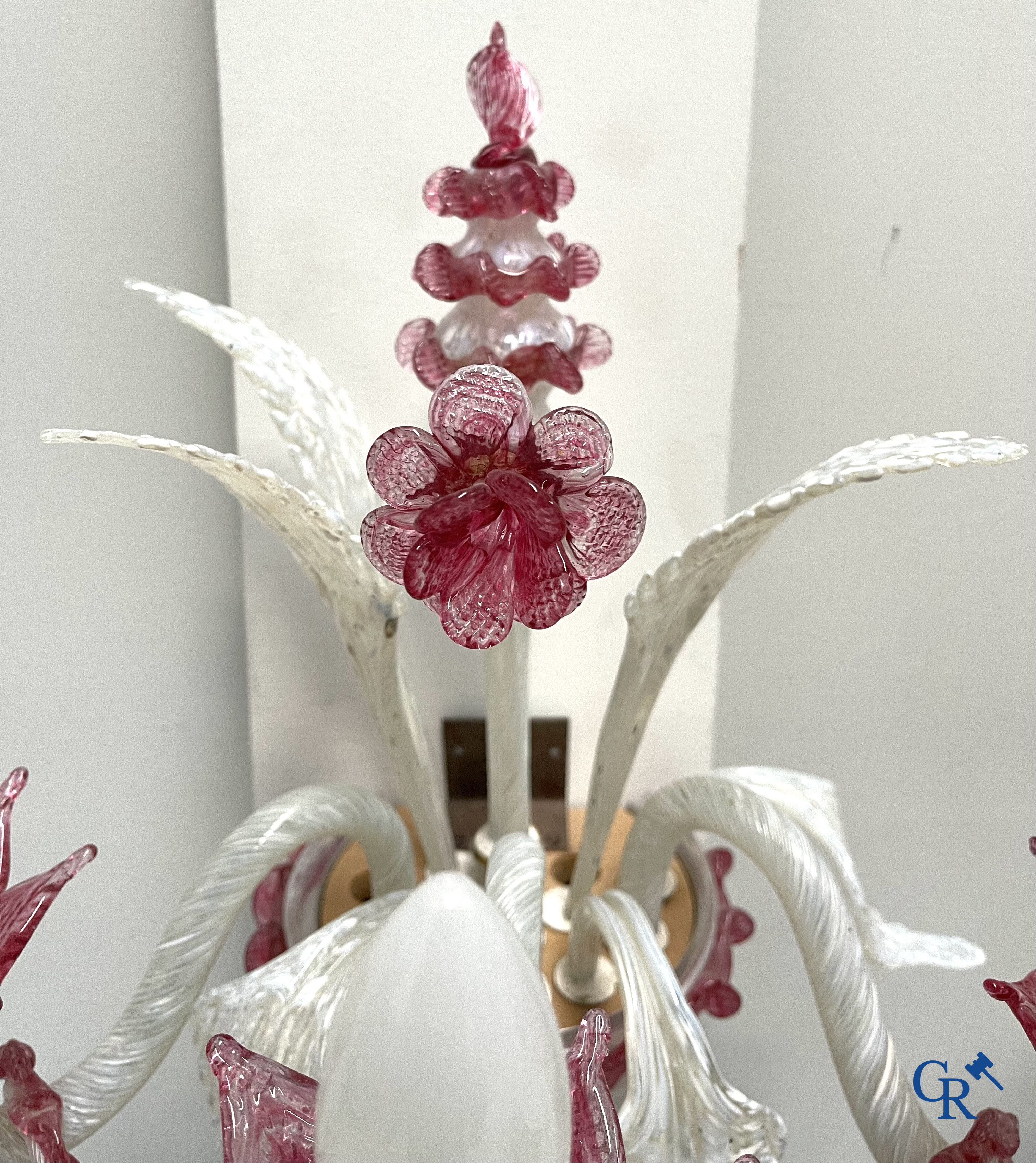 A lot of a Venetian table lamp, a pair of large wall lights in Venetian glass and a Murano ceiling lamp.