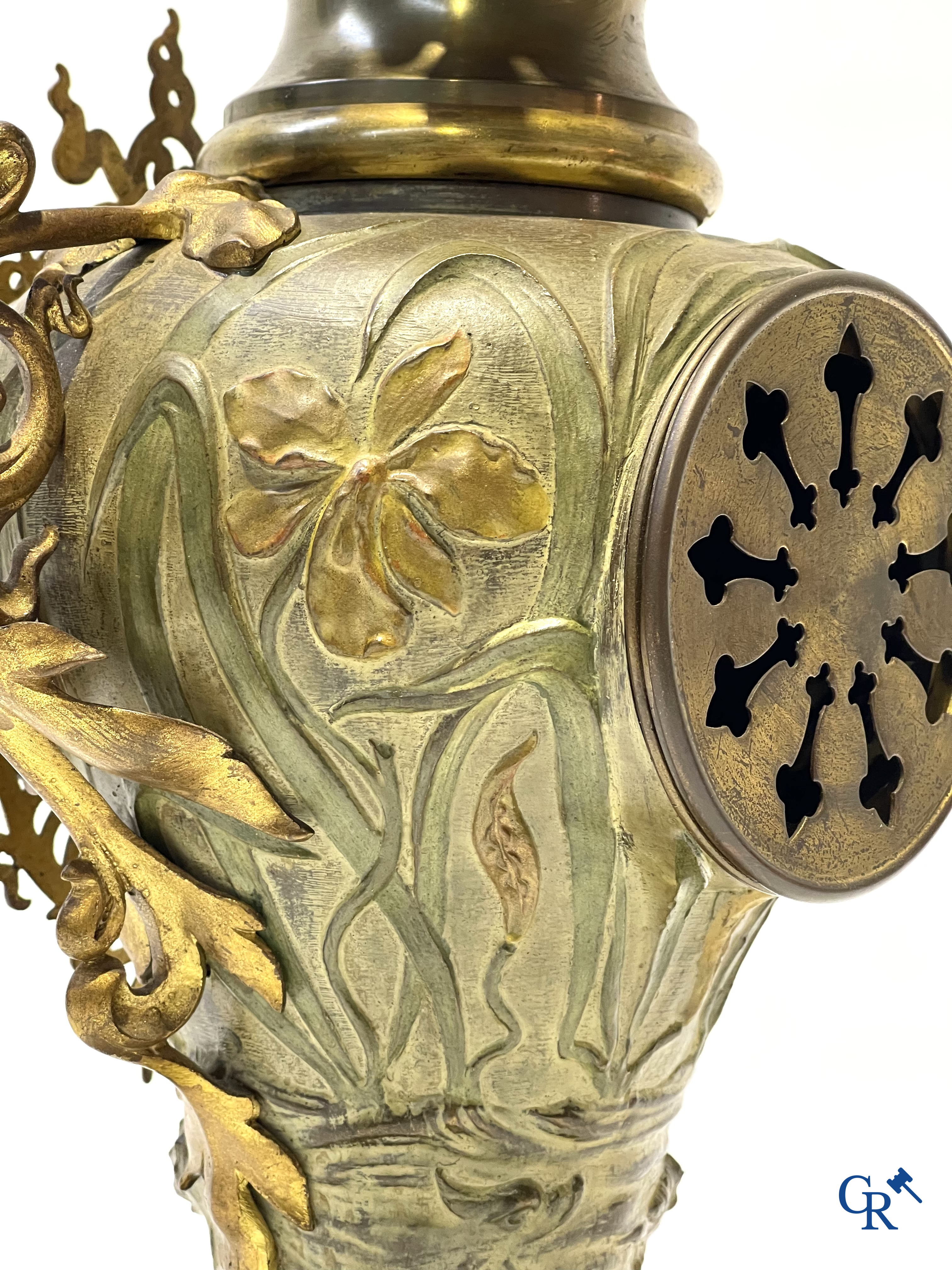 Art Nouveau, een uitzonderlijk 3-delig koud beschilderde bronzen schouwgarnituur met zeedieren. Circa 1900.