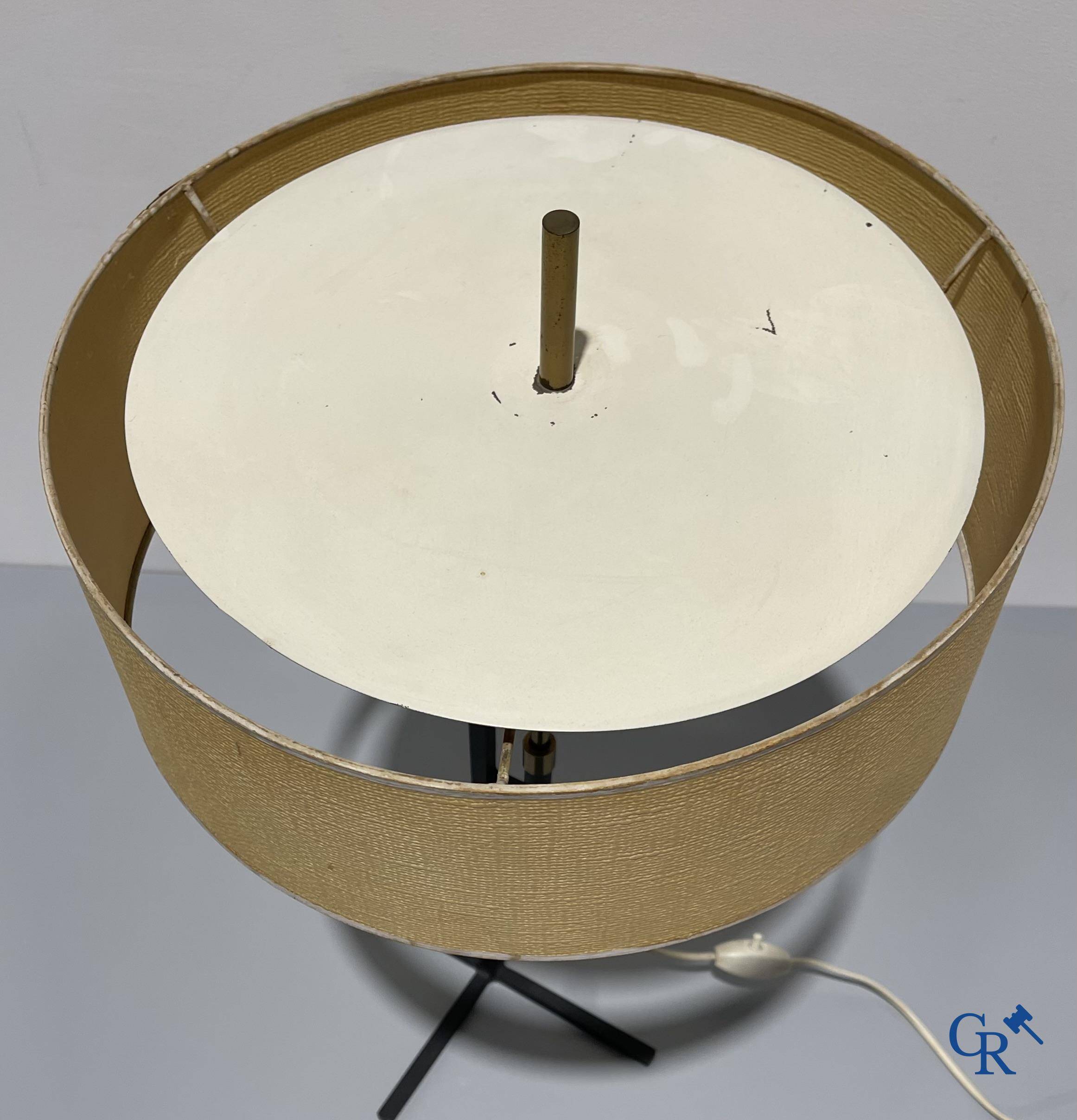 Design, Kaiser Idell or Philips, a mid-century table lamp.