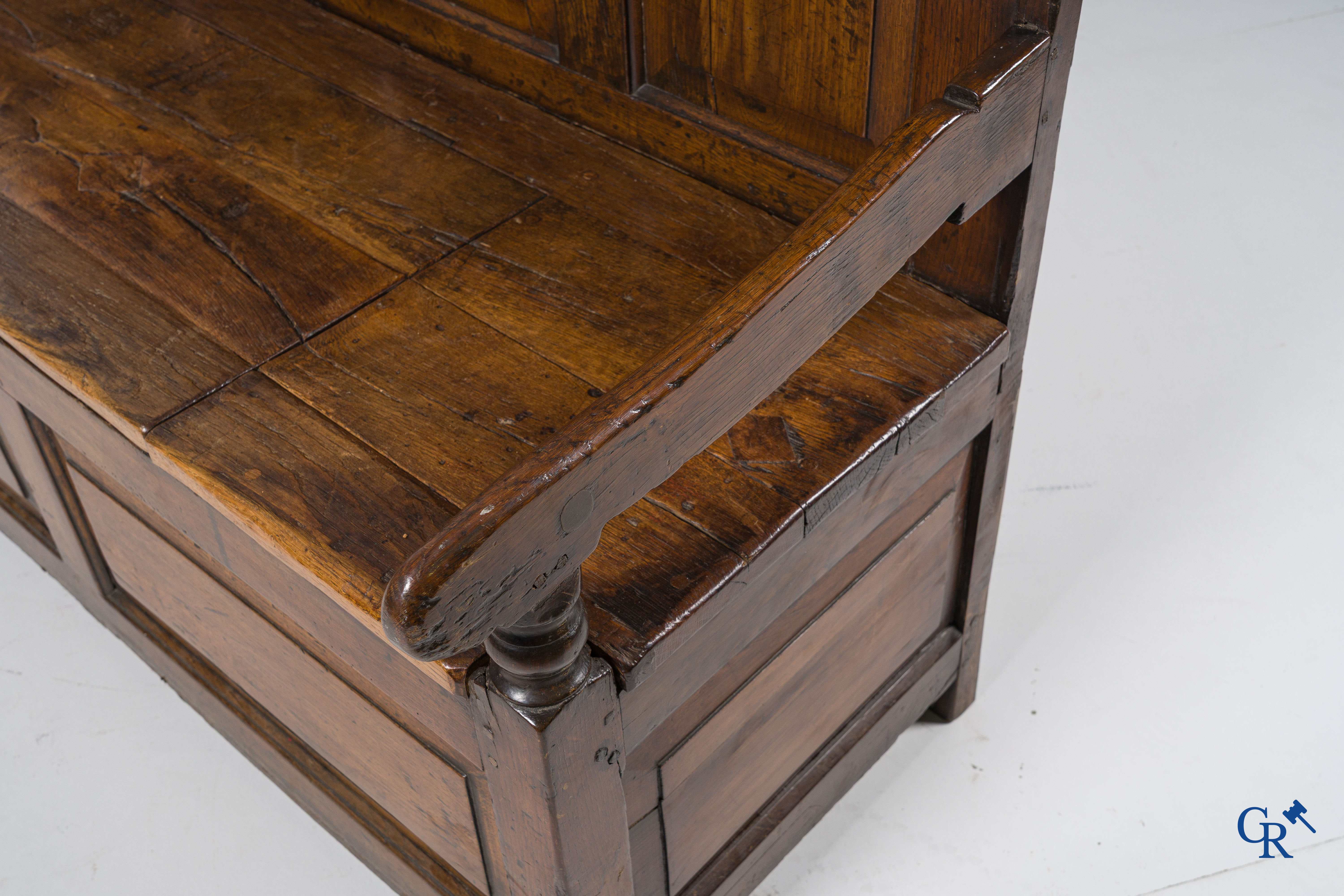 Antique oak hall bench with storage space. Beautiful patina. 18th century.