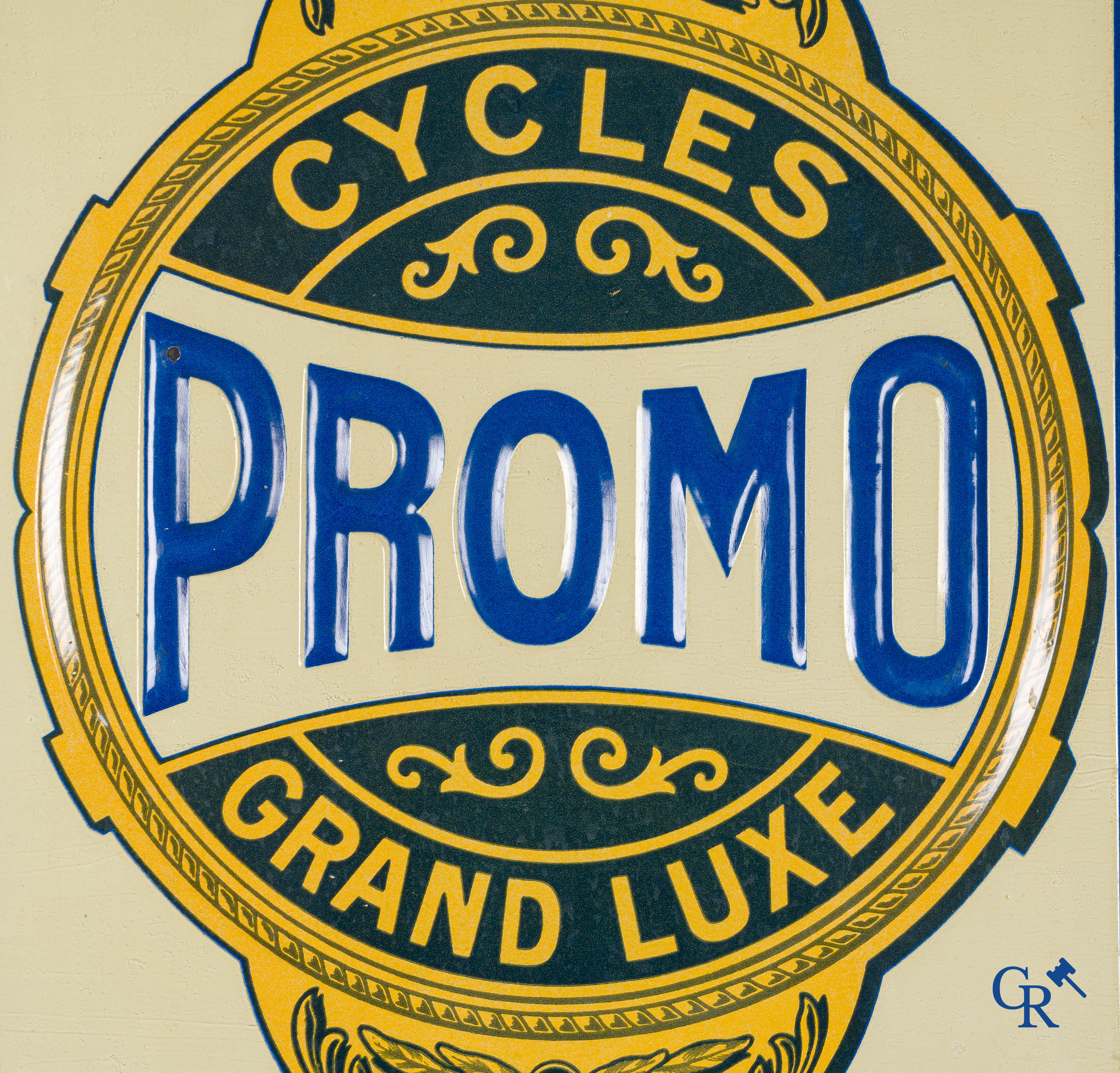 Cycles Promo, enseigne publicitaire double face pour les vélos de luxe Promo. Tôle peinte. Imp. Revon Paris.