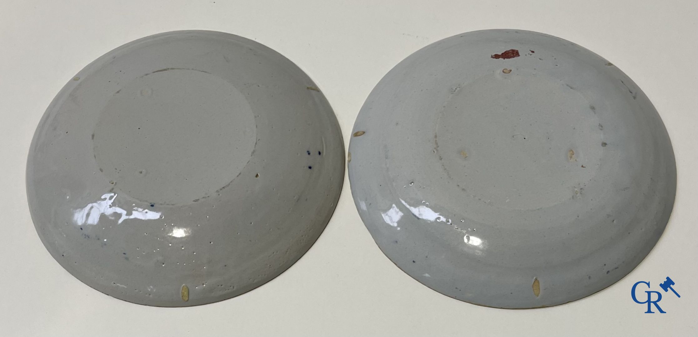 Delft: 10 pièces de faïence de Delft du 18ème siècle.