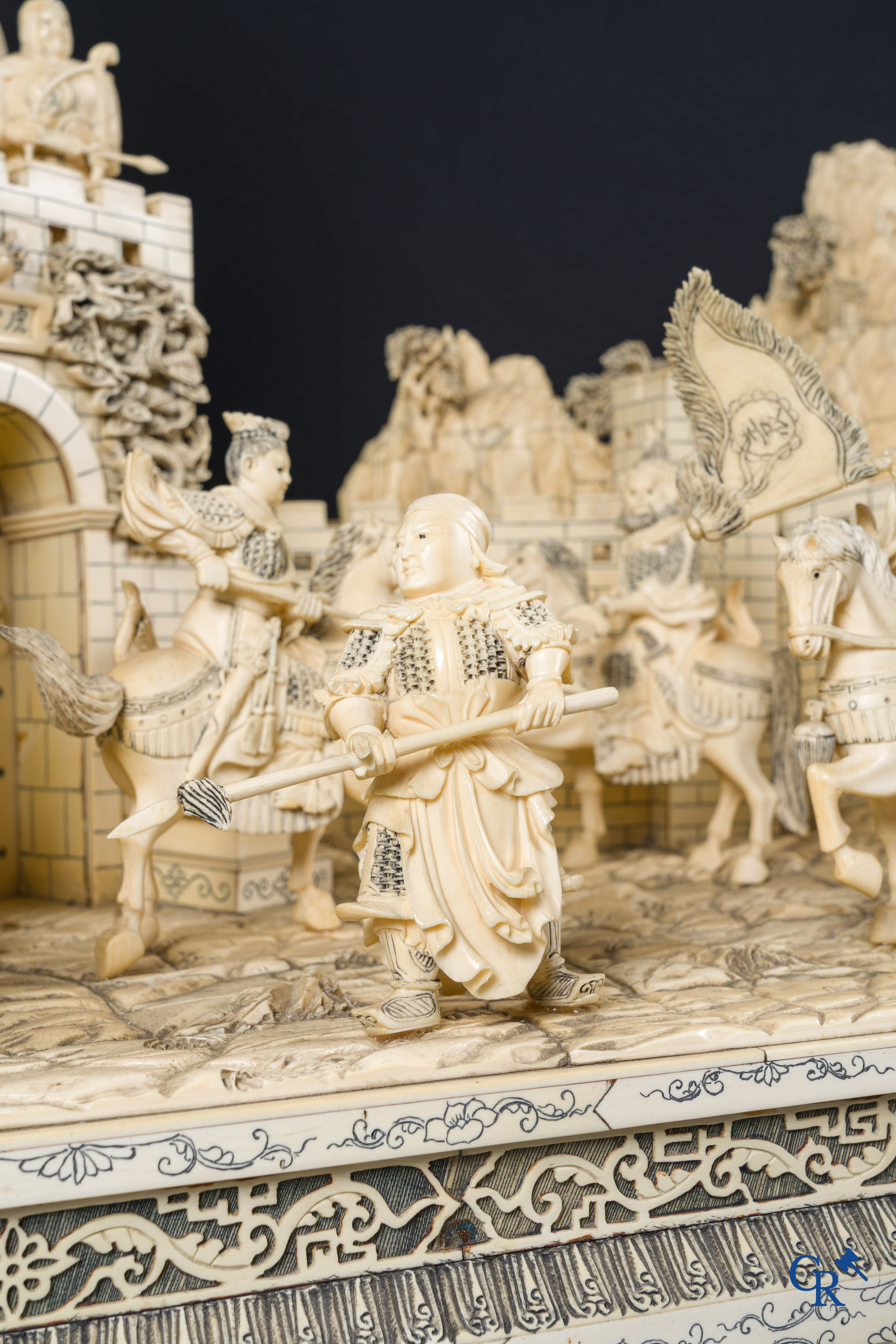 Aziatica, een grote Chinese groep in ivoor en hout. Late Qing-dynastie (1644-1912).