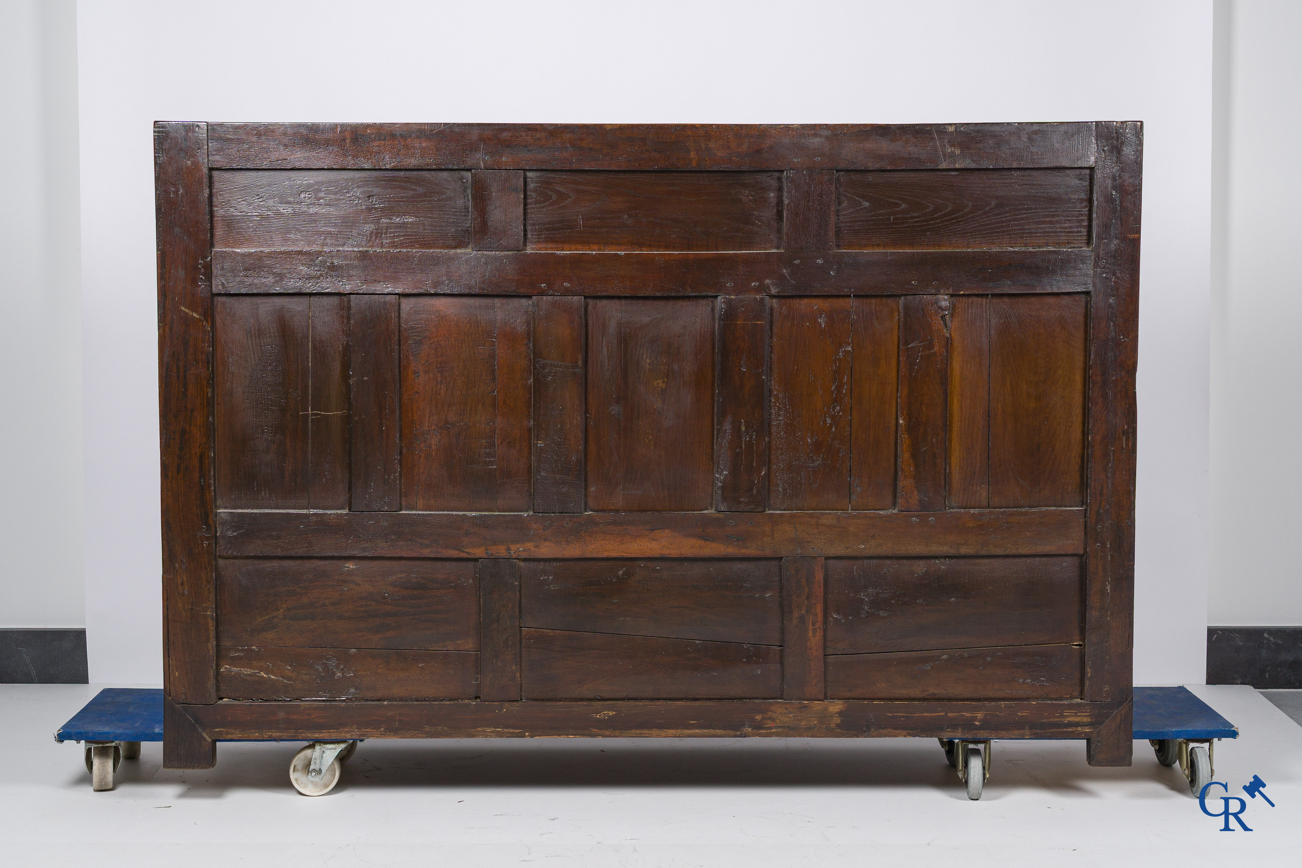 Antique oak hall bench with storage space. Beautiful patina. 18th century.