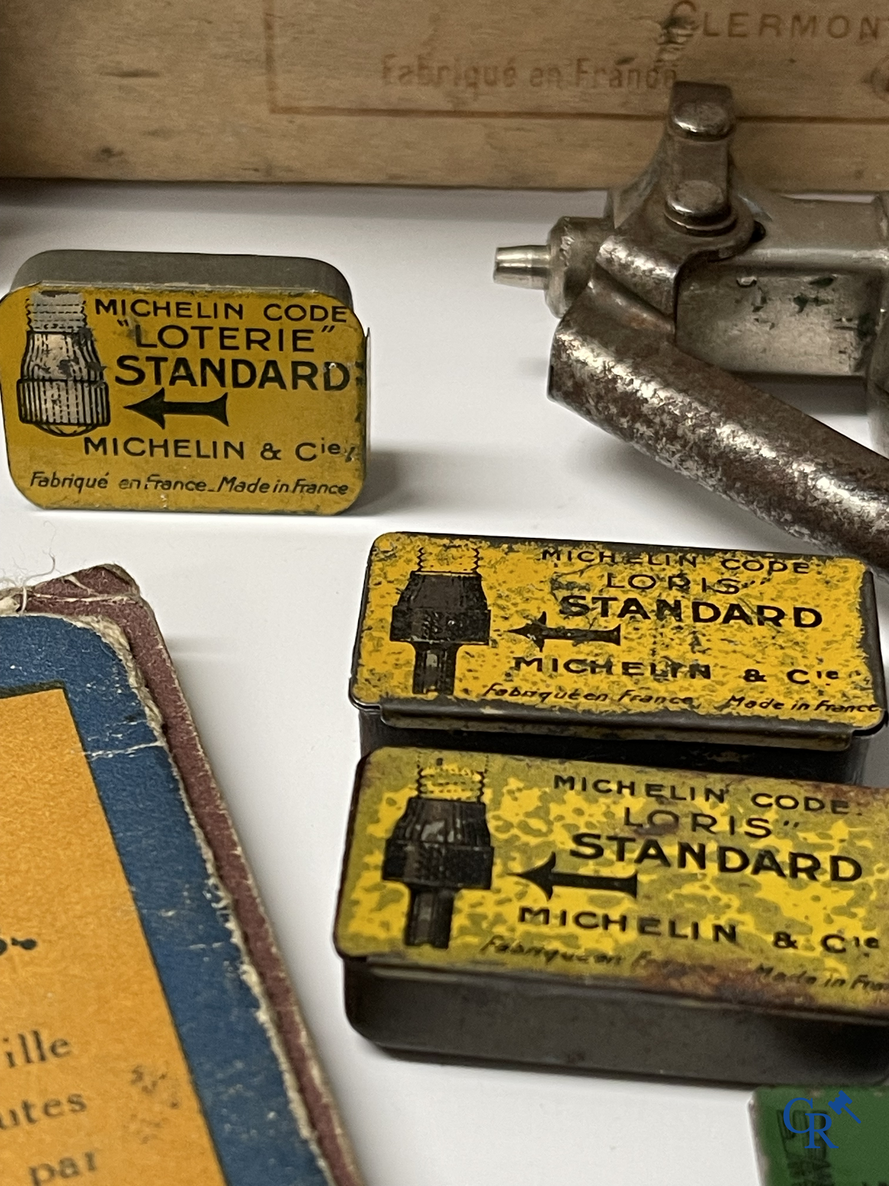 Michelin, an interesting lot with Michelin objects, mainly from the 1920's and 1930's.