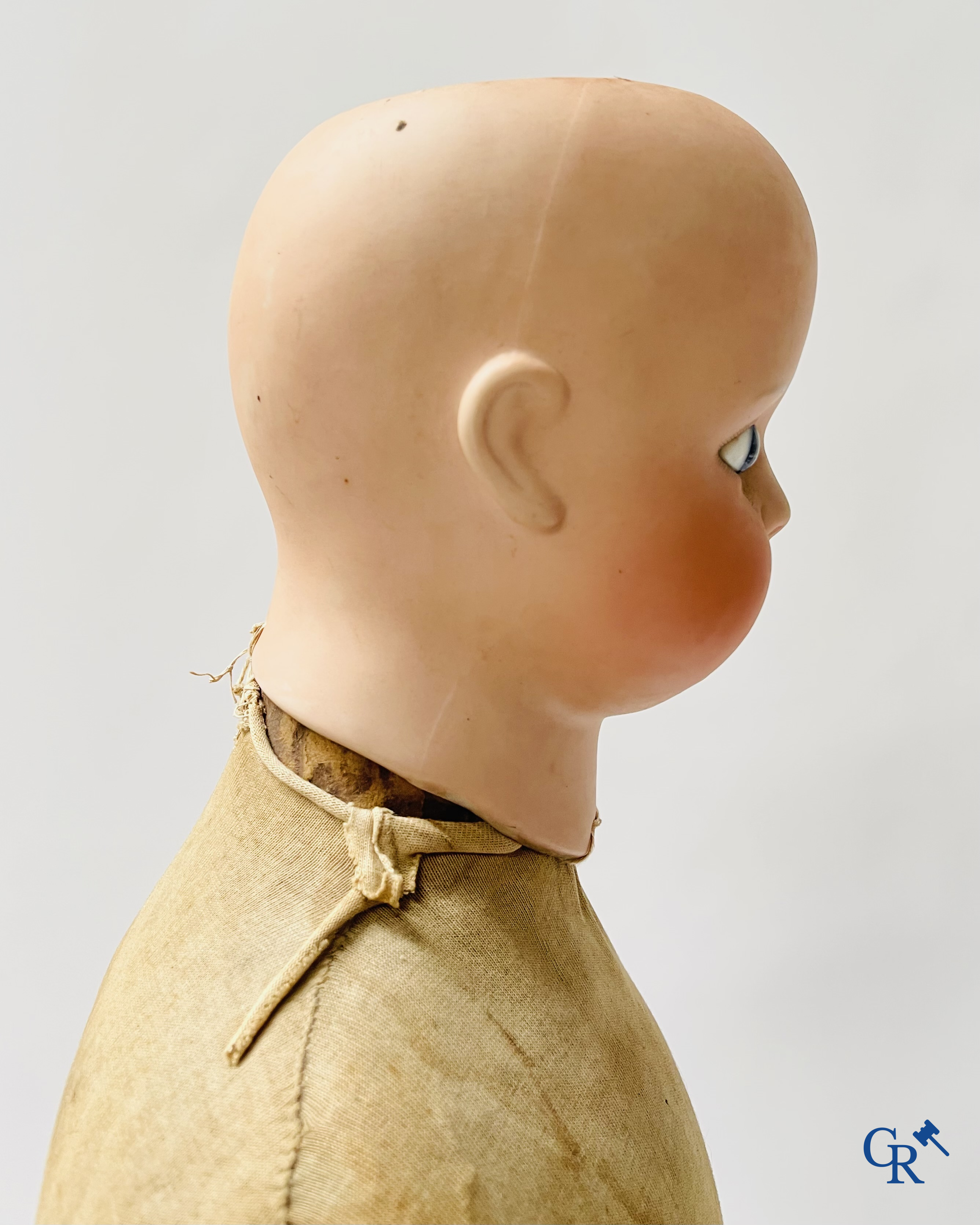 François Gauthier en Buste Jourdan, een mannequinpop in de stijl van Stockman met porseleinen hoofd. Circa 1900.