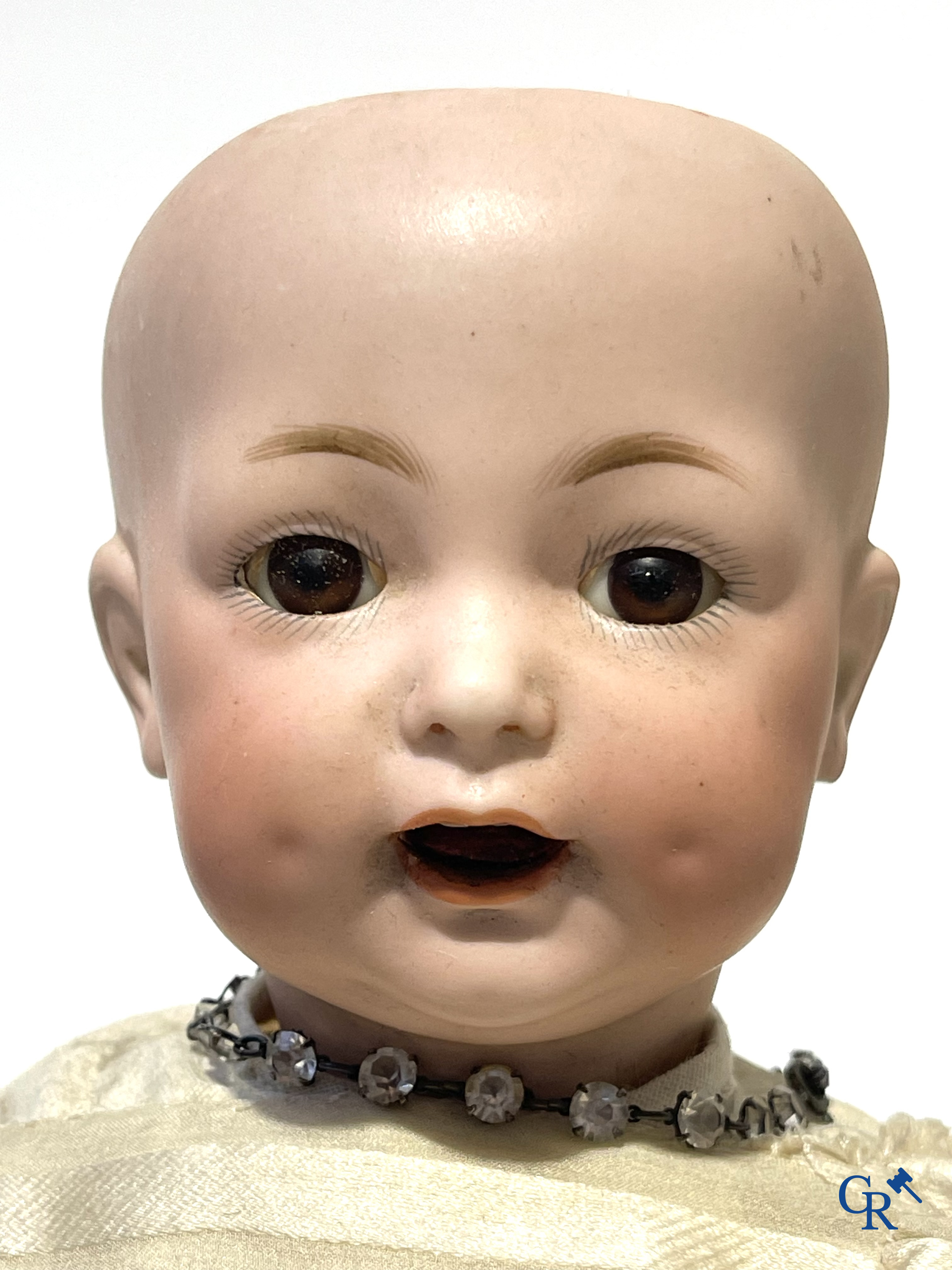 Vieux jouets, un lot de 3 poupées anciennes avec des têtes en porcelaine.