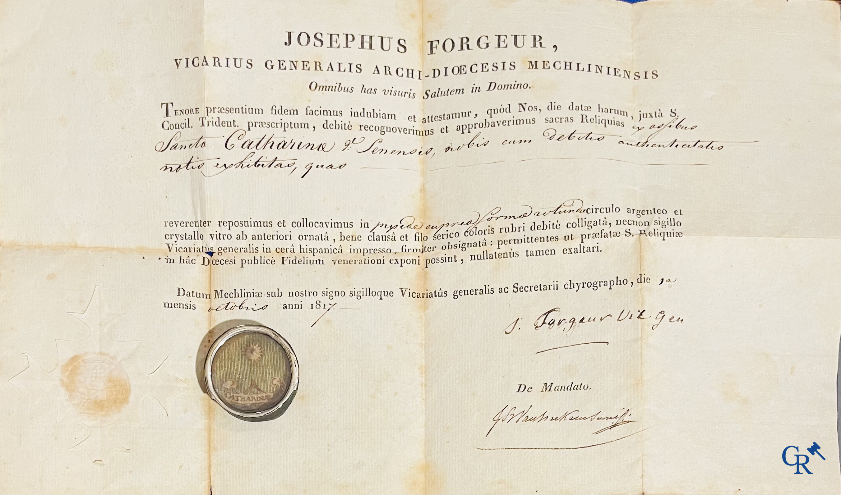 Uitzonderlijk bronzen reliekhouder in LXIV-stijl met 30 thecas die samen 34 relikwieën bevatten.