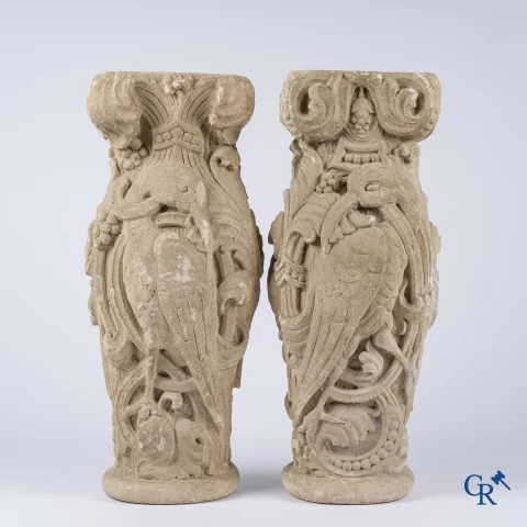 Paar gebeeldhouwde kalkstenen kapitelen. Frankrijk, hoogstwaarschijnlijk Champagnestreek, XIIe eeuw.